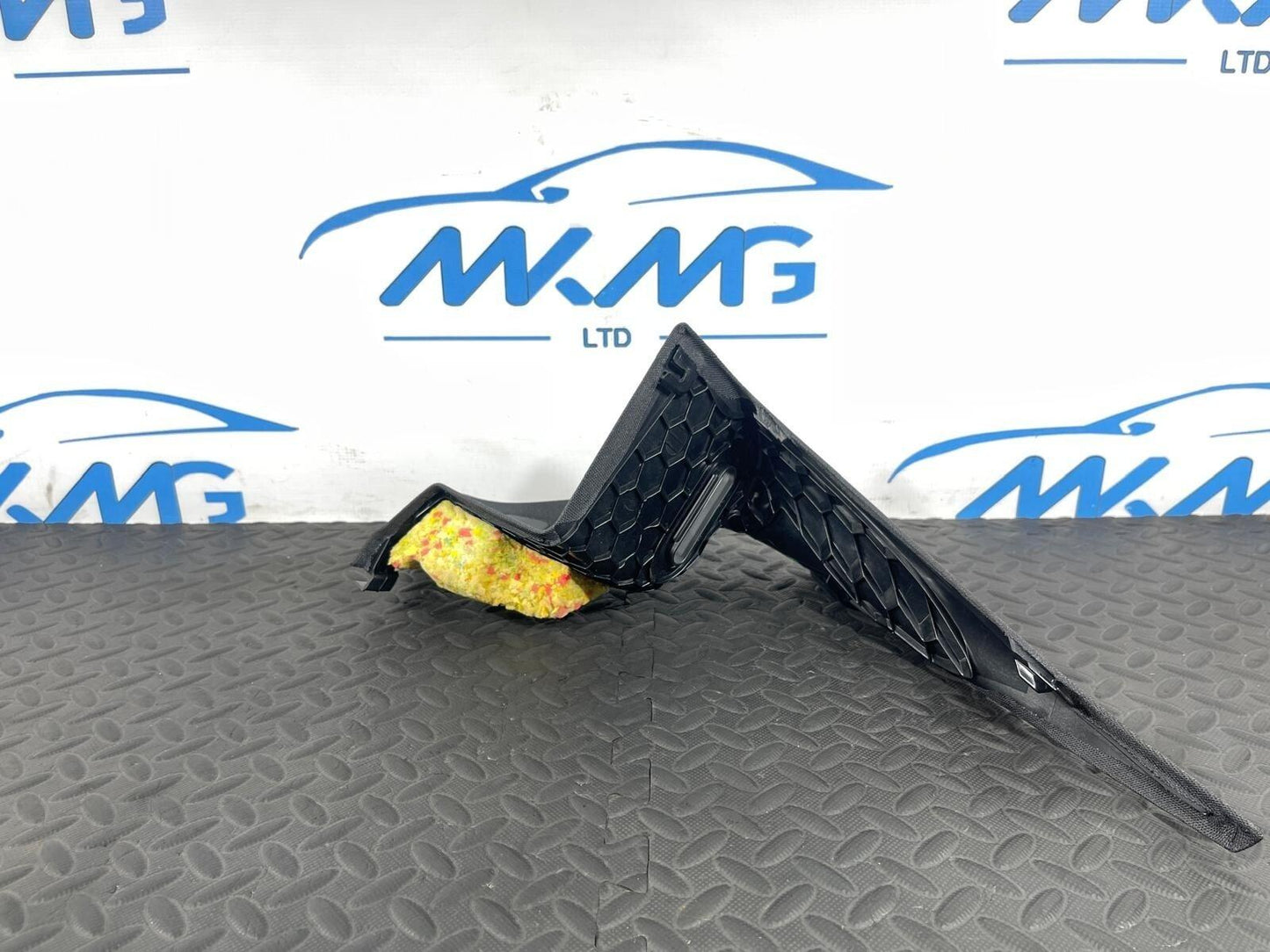 13-19 MERCEDES BENZ CLA C117 RIGHT DRIVER SIDE REAR C PILLAR TRIM A1176902625