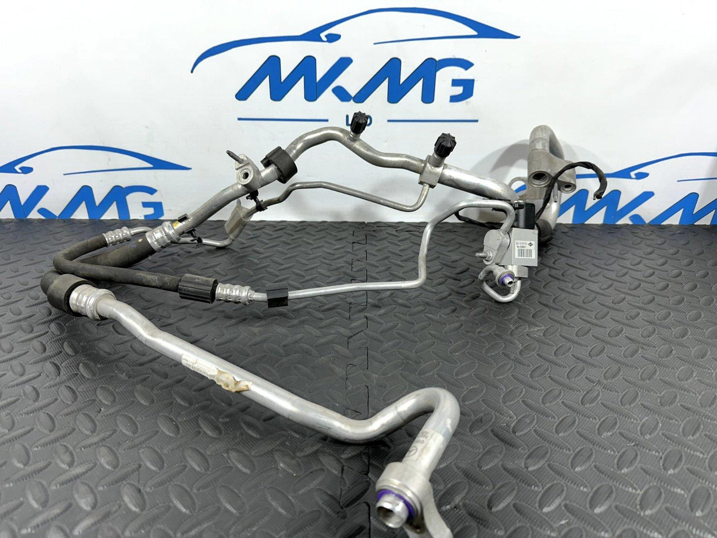 14-21 MERCEDES BENZ C300 W205 A/C PIPES & VALVE A2058307401 A2058307502