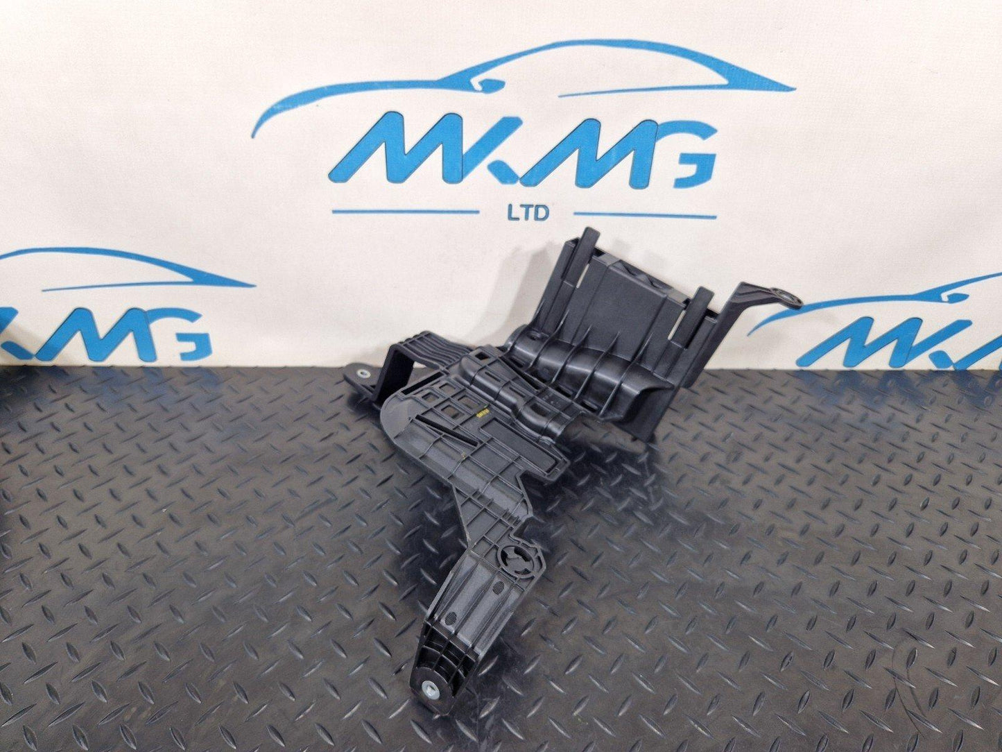 14-21 MERCEDES-BENZ C250D W205 FUSE BOX RELAY MODULE UNIT BRACKET A2055452940