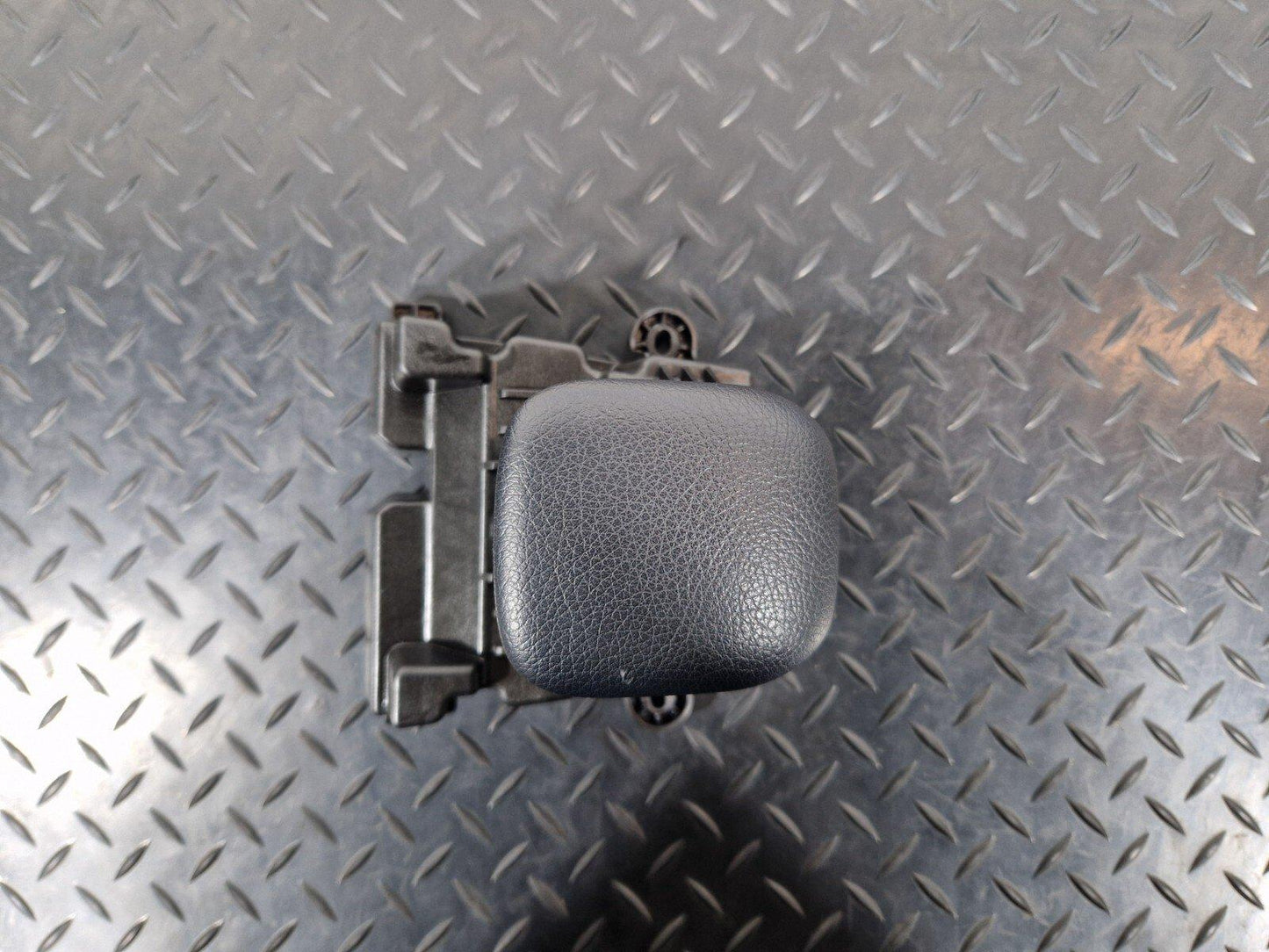 18-ON MERCEDES A CLASS W177 CENTER CONSOLE GEAR SHIFT KNOB BRACKET A1776831400