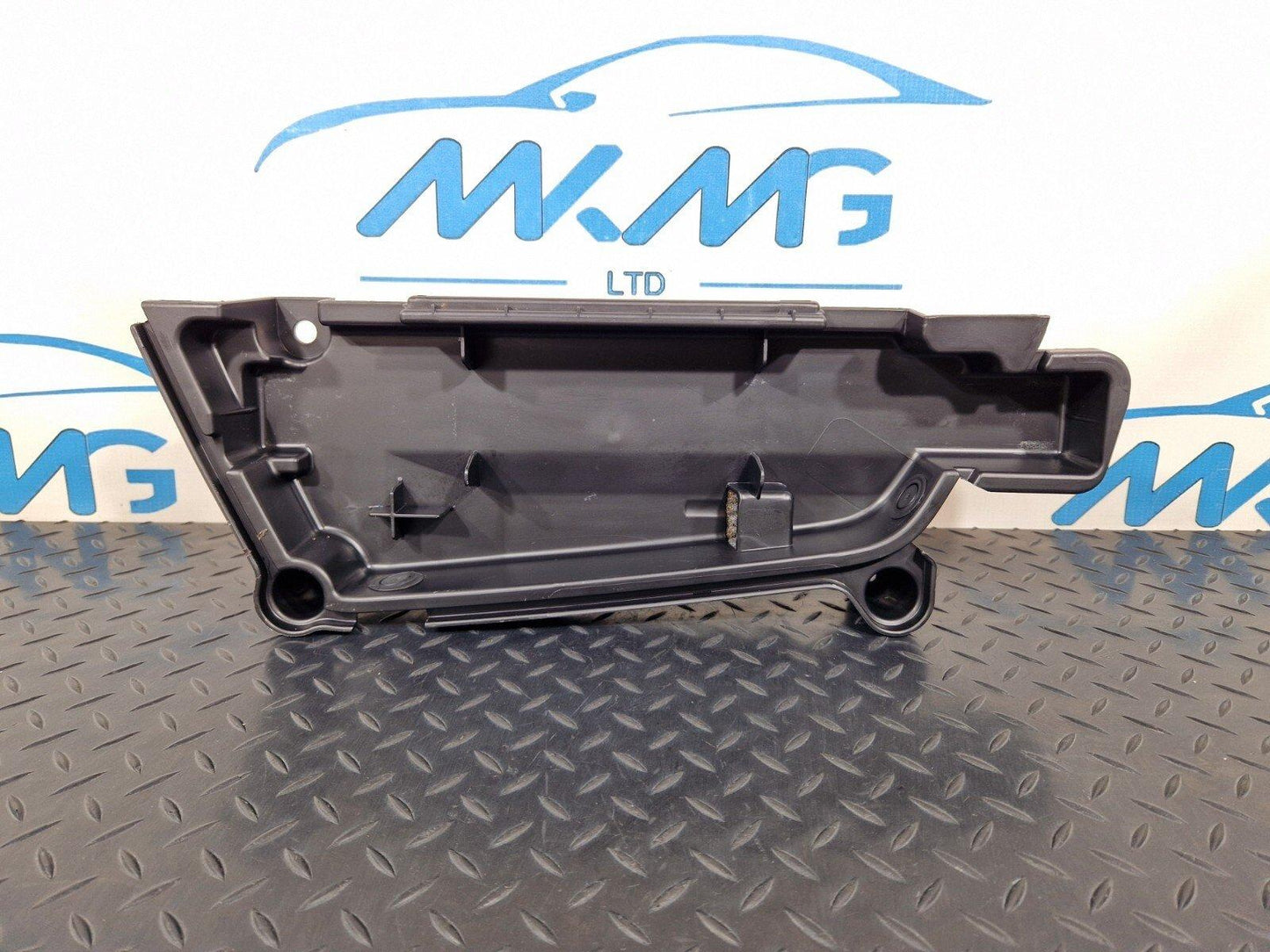 14-21 MERCEDES BENZ C200d W205 WARNING TRIANGLE TRAY HOLDER BRACKET A2056803903
