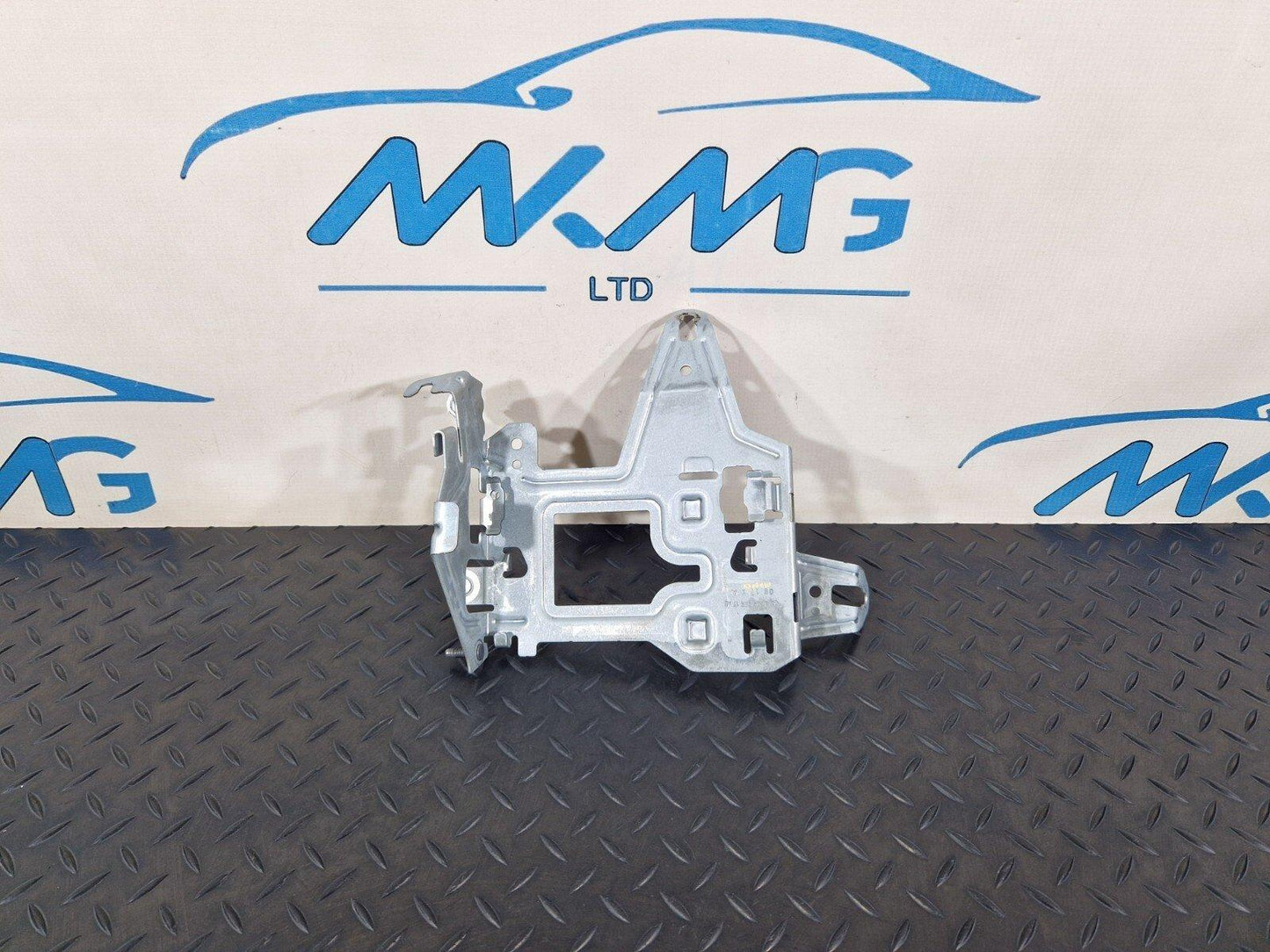 14-21 MERCEDES BENZ C200 W205 FUSE BOX RELAY HOLDER BRACKET A2055451740