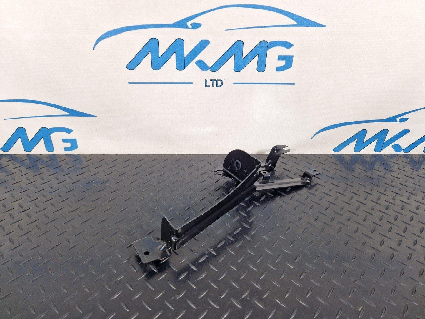19-ON MERCEDES BENZ B CLASS W247 ABS PUMP MOUNT BRACKET SUPPORT A1774303400