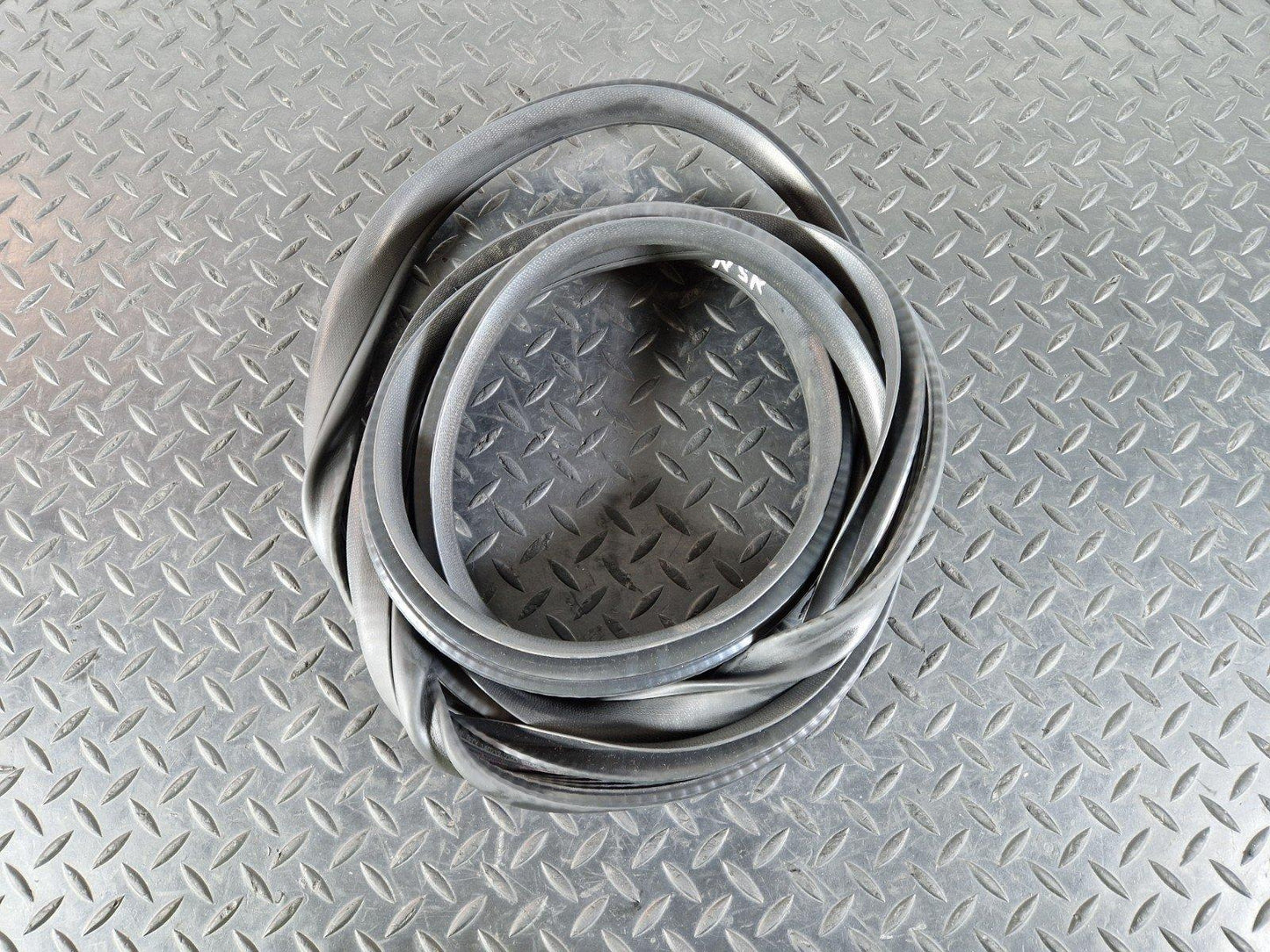12-18 MERCEDES BENZ B-CLASS W246 GENUINE REAR LEFT DOOR SEAL A2466920176
