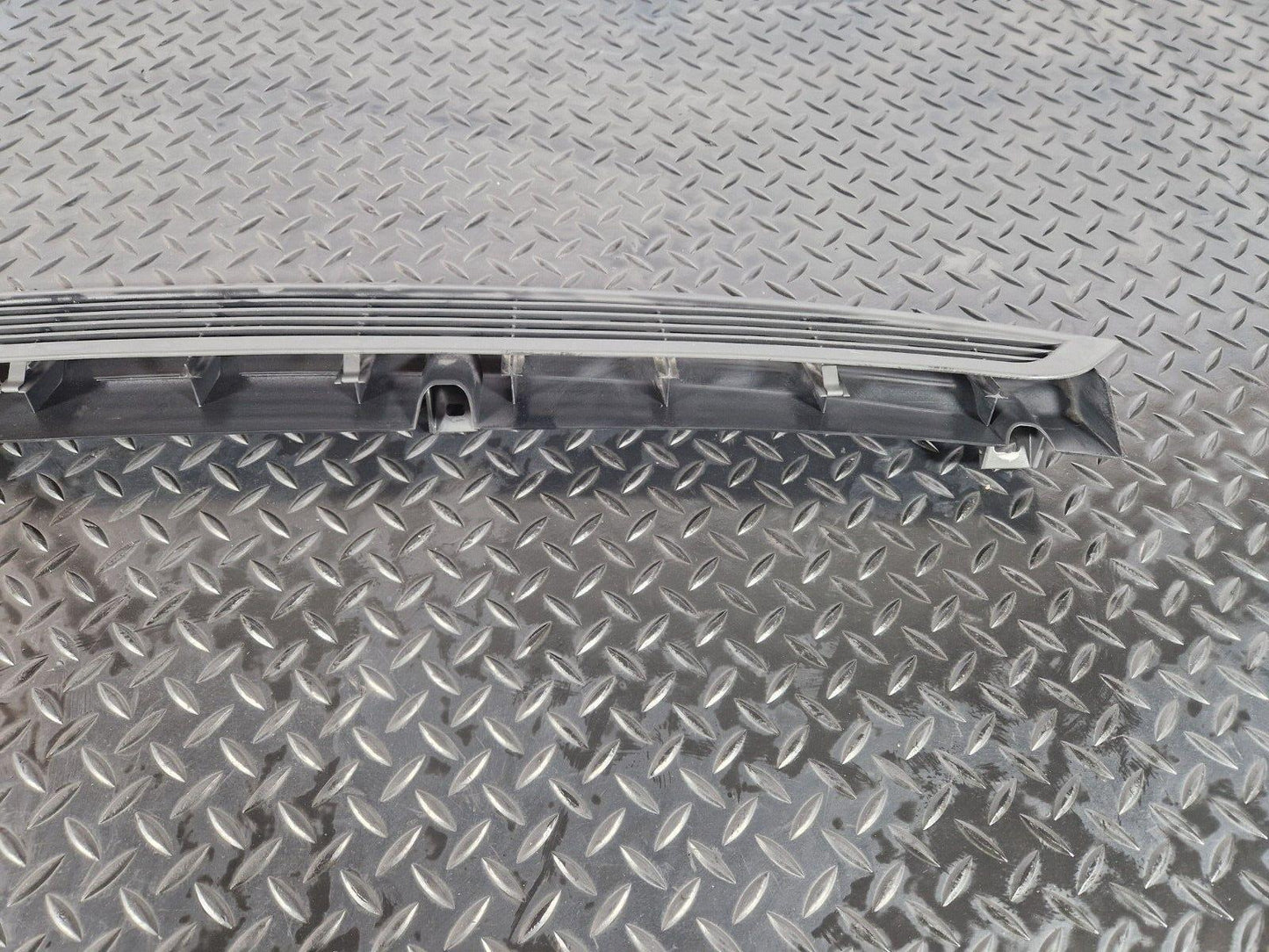 11-18 BMW 6 SERIES F06 GENUINE REAR WINDOW LOWER TRIM 7230011