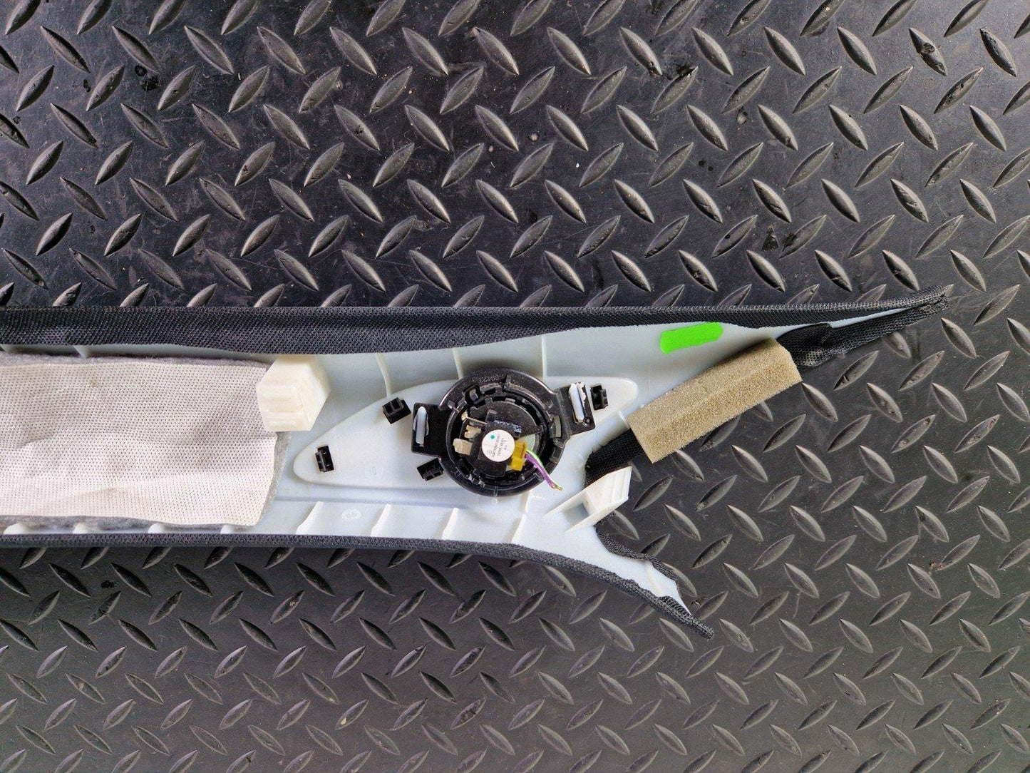 18-ON MERCEDES BENZ A CLASS W177 FRONT RIGHT O/S A-PILLAR TRIM COVER & SPEAKER