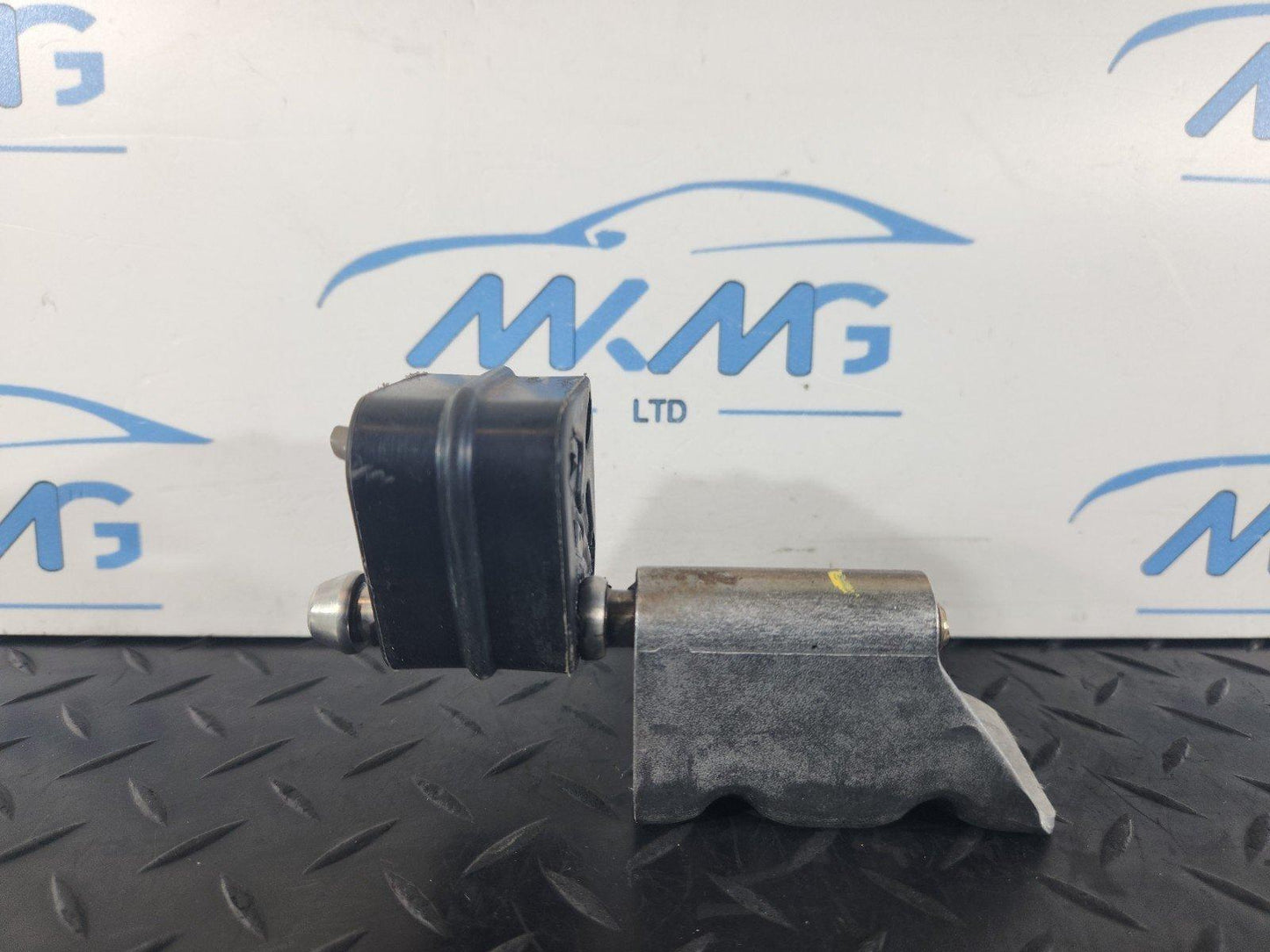 19-ON RANGE ROVER EVOQUE L551 EXHAUST BRACKET HOLDER RUBBER MOUNT