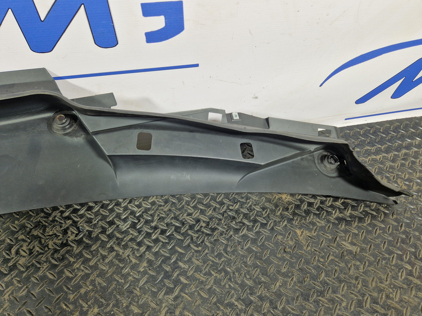 16-19 MERCEDES BENZ GLE W166 GENUINE WINDSCREEN SCUTTLE PANEL A1668300128