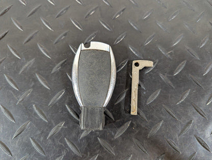 13-19 MERCEDES BENZ CLA C117 GENUINE OEM 3 BUTTON IGNITION KEY FOB A0009050039