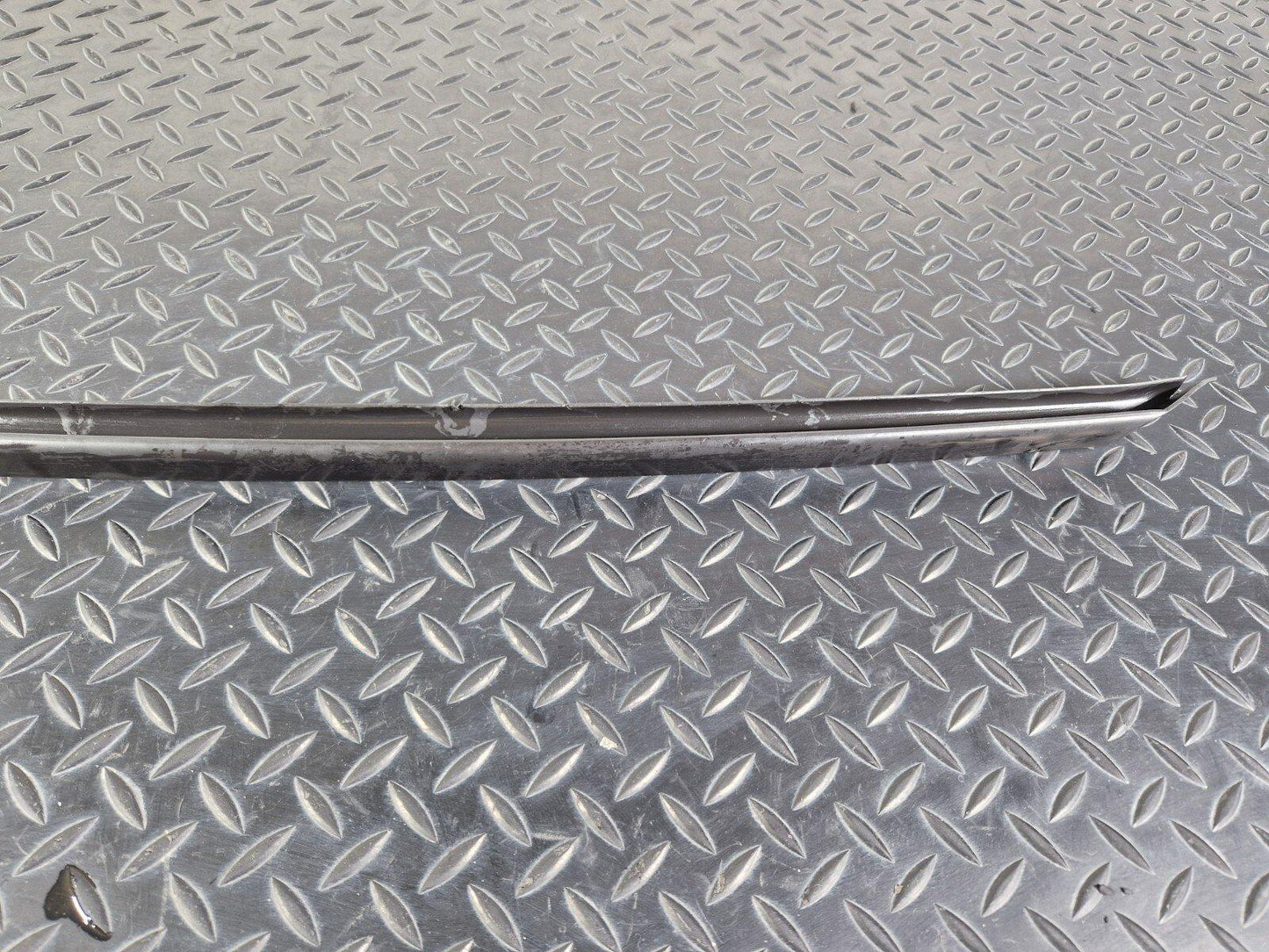 16-19 AUDI A4 B9 FRONT WINDSCREEN O/S WEATHERSTRIP MOULDING STRIP 8W0854328C