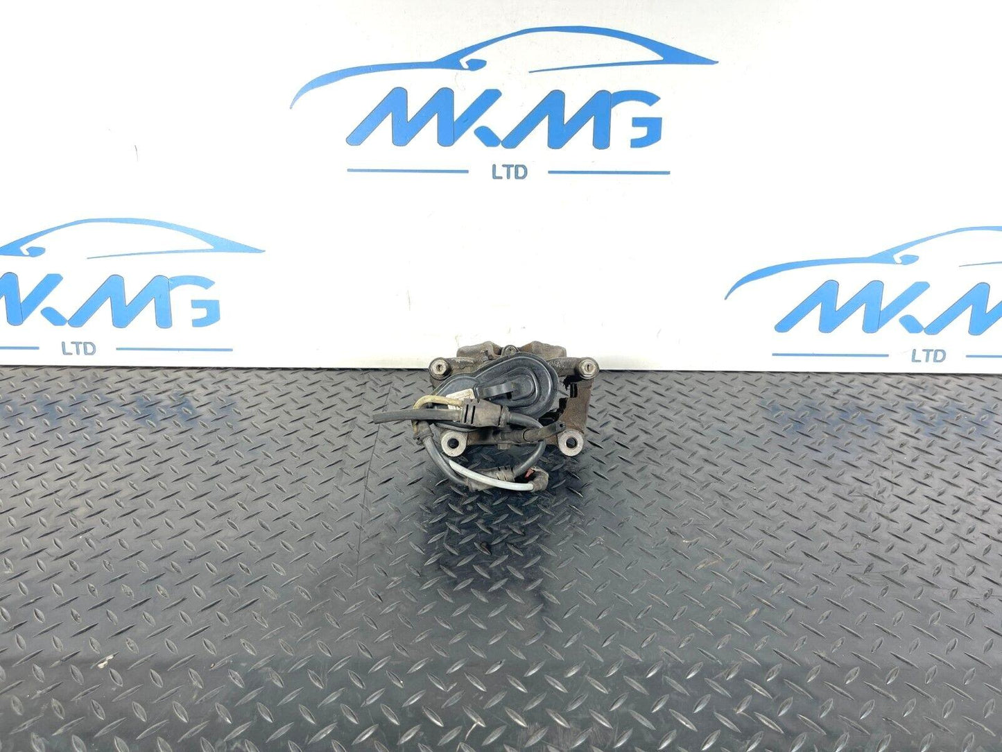 16-19 AUDI A4 B9 GENUINE REAR UK LEFT ELECTRIC BRAKE CALIPER 8W0615405AA