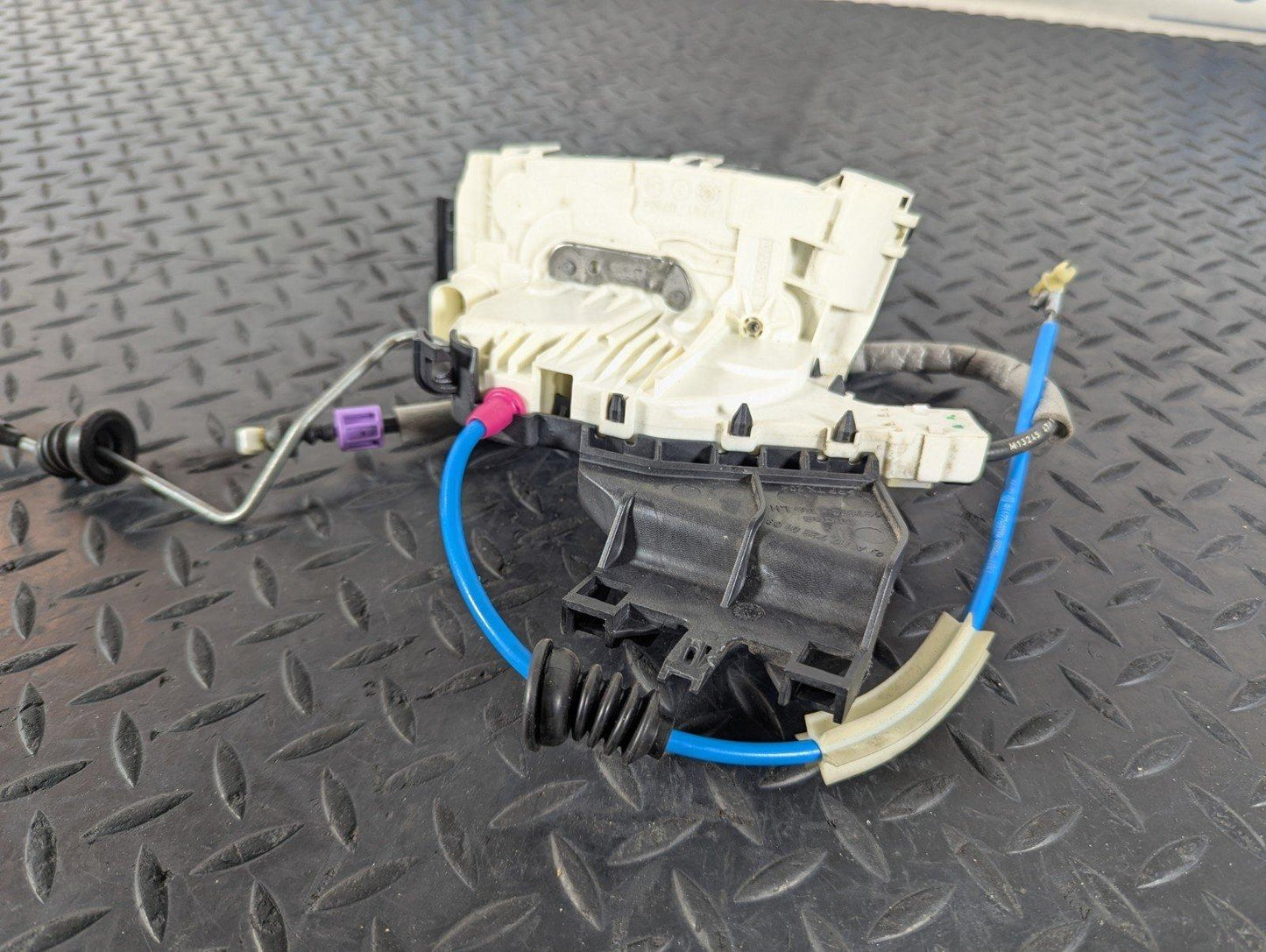 13-19 MERCEDES BENZ CLA C117 GENUINE PASSENGER SIDE DOOR LOCK A1177320108