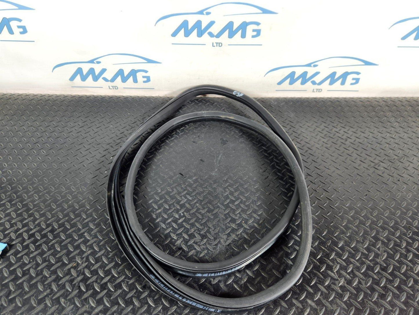 11-19 MERCEDES ML W166 OEM FRONT LEFT OR RIGHT SIDE DOOR RUBBER SEAL A1666970051