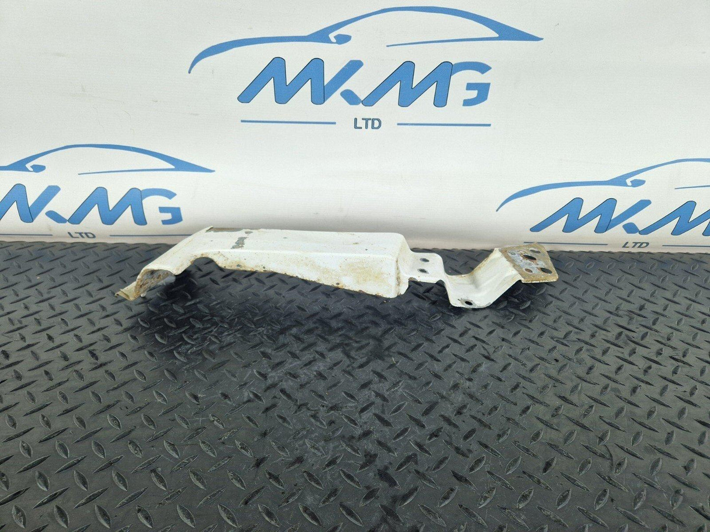 18-ON MERCEDES BENZ SPRINTER W907 W910 FRONT LEFT N/S WING STRIP A9108810200