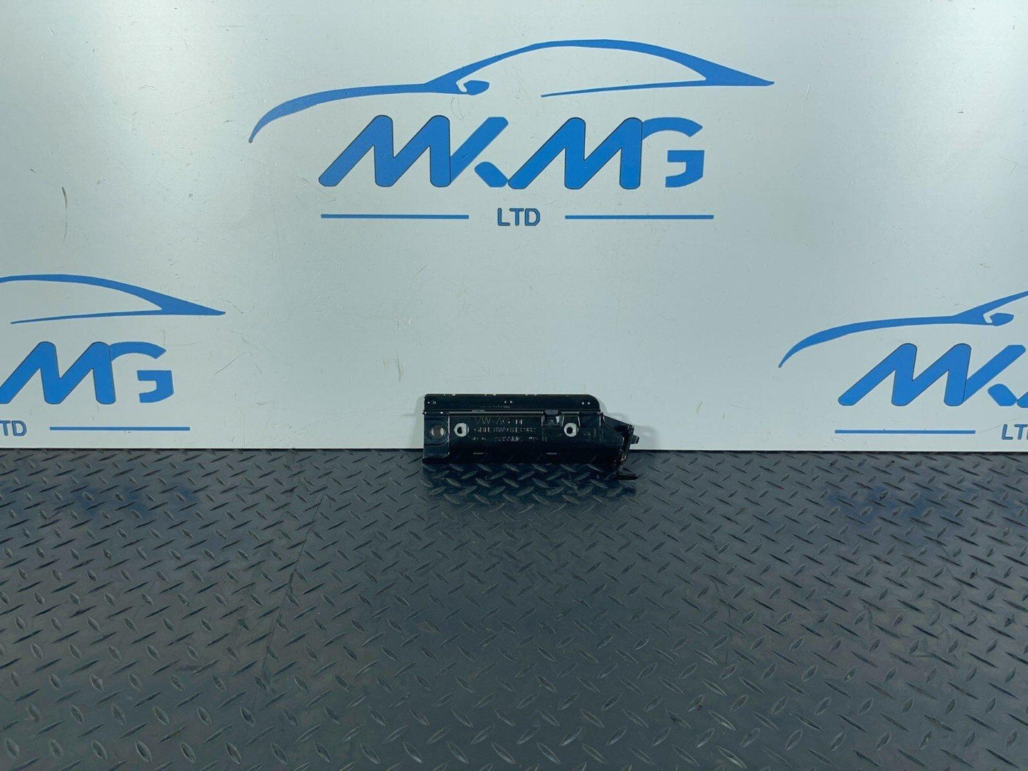16-19 AUDI A4 B9 GENUINE MOUNTING FOR TIE-DOWN EYE 8W9813982
