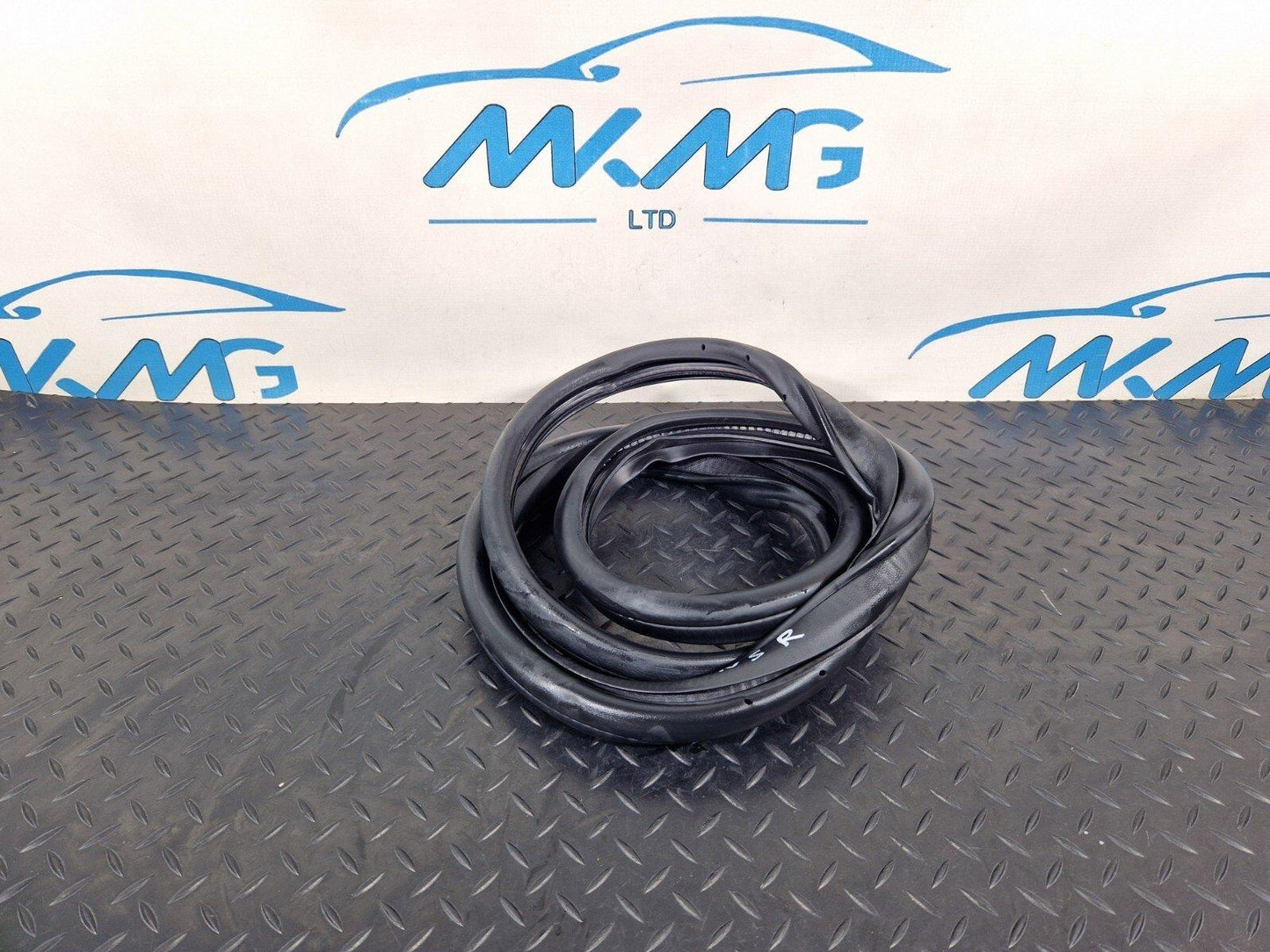 14-20 MERCEDES BENZ GLA X156 REAR DOOR RUBBER SEAL FITS LEFT & RIGHT A1566920176