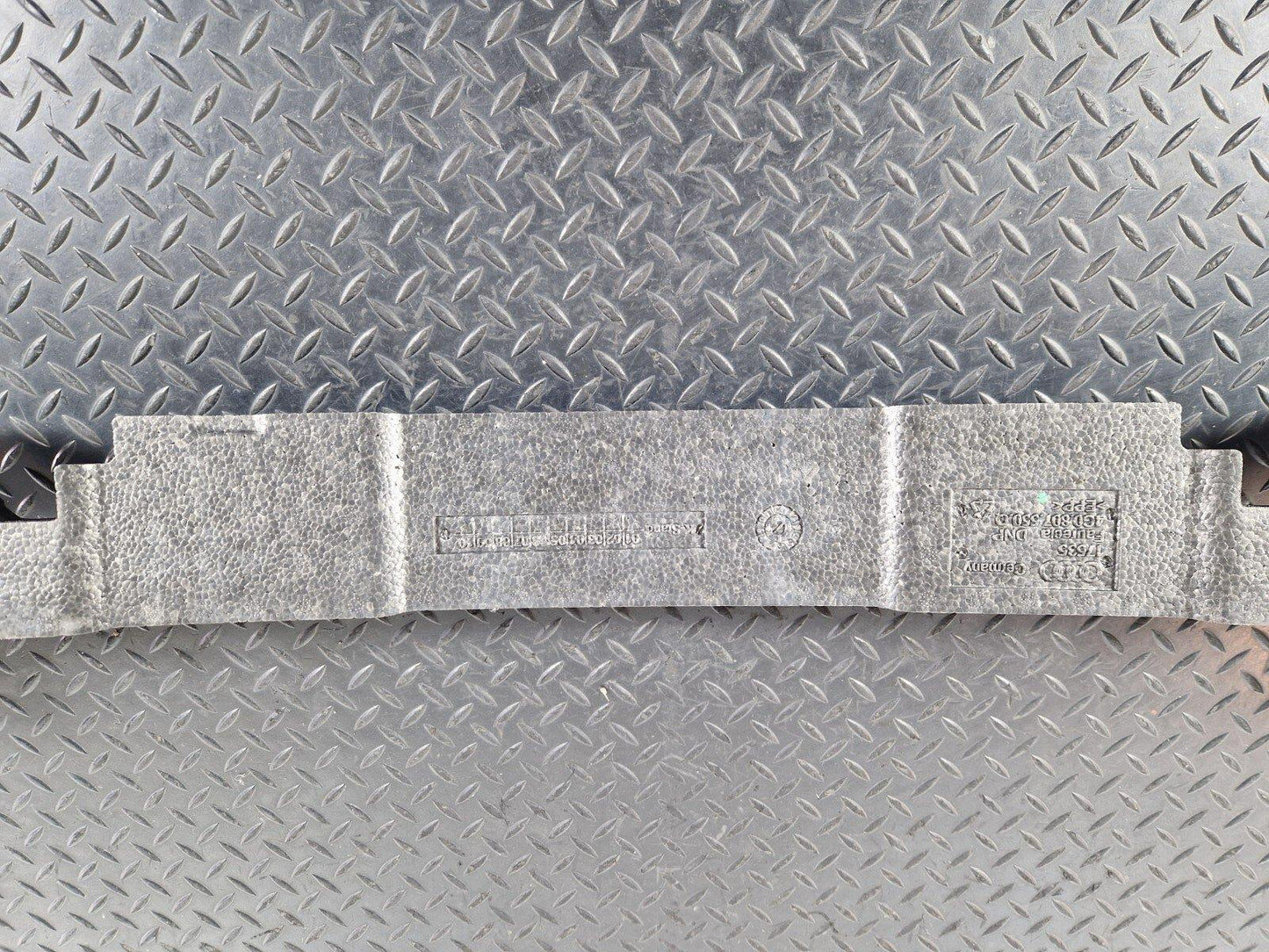 12-18 AUDI A6 C7 GENUINE FRONT BUMPER REINFORCEMENT ABSORBER FOAM 4G0807550Q