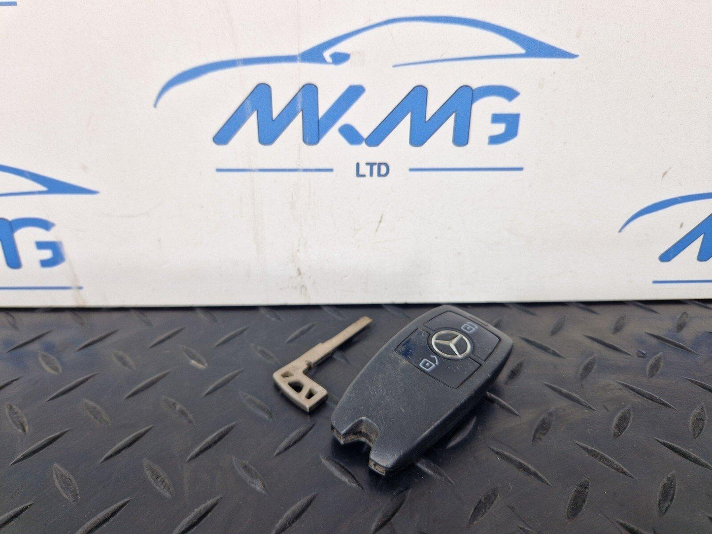 18-ON MERCEDES BENZ SPRINTER W907 SPRINTER KEY FOB REMOTE A2479052303