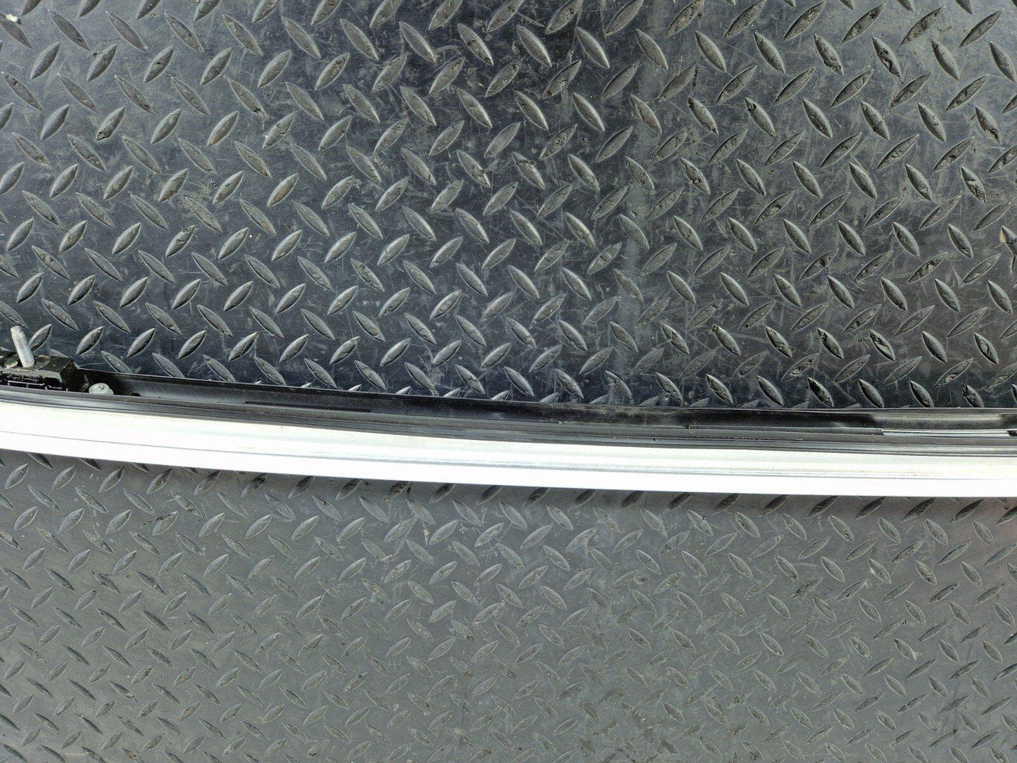 14-19 MERCEDES BENZ GLA X156 OEM LEFT PASSENGER SIDE N/S ROOF RAIL A1568900393