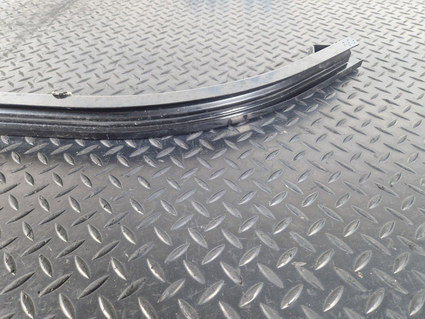14-23 MERCEDES BENZ VITO W447 MIDDLE RIGHT SLIDING DOOR RUNNER GUIDE A4477662200