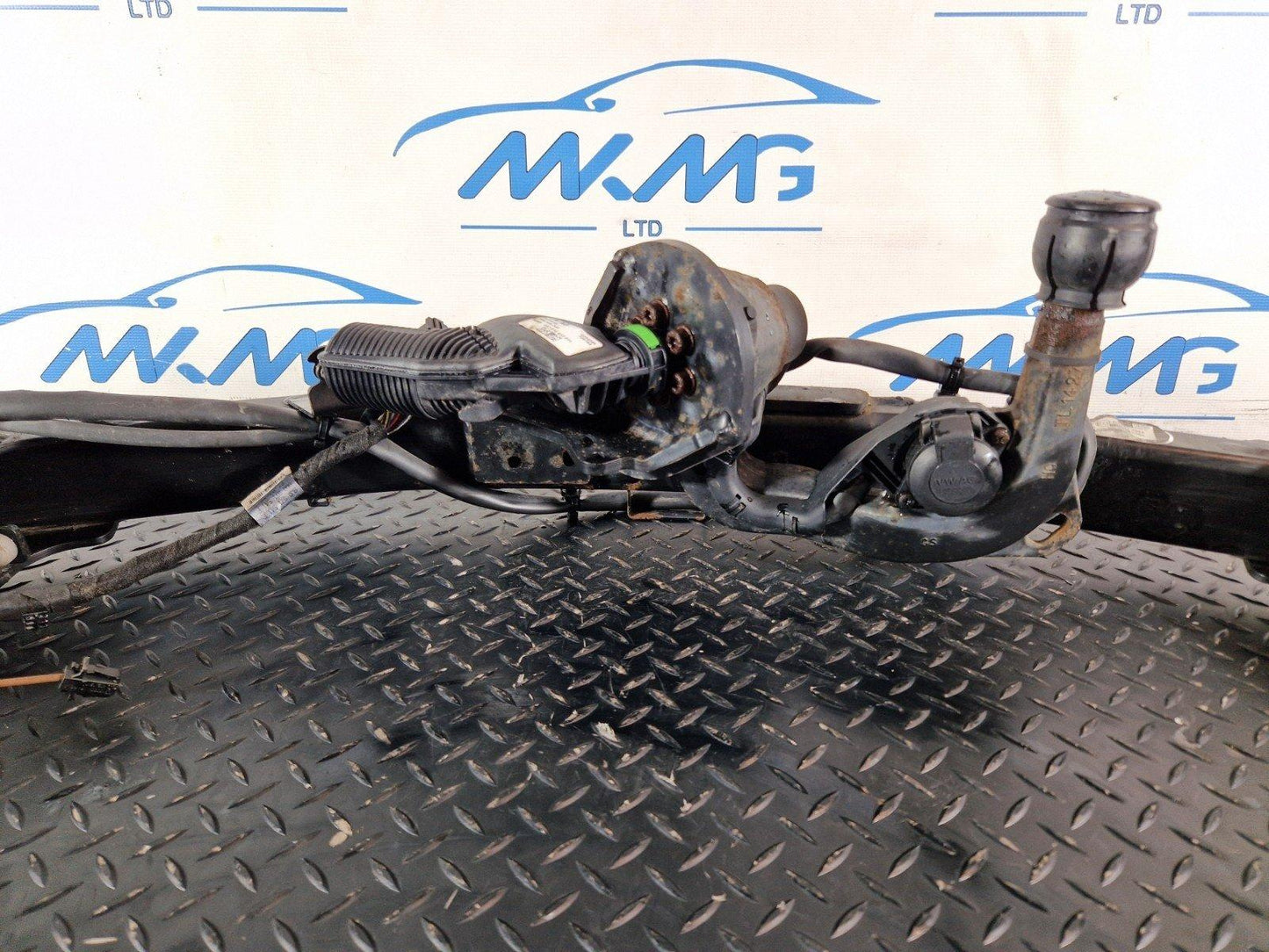 16-19 AUDI A4 B9 WESTFALIA ELECTRIC TOW BAR 8W0959245 8W0800491M