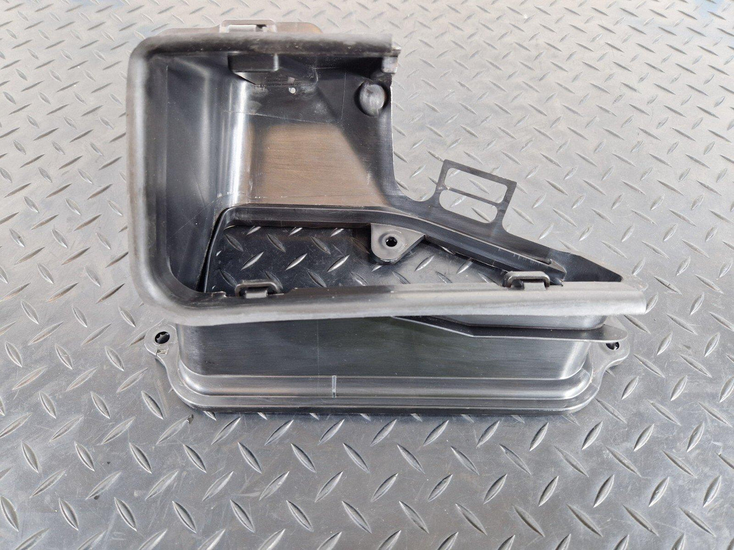 18-ON MERCEDES BENZ A CLASS W177 OEM AIR INTAKE DUCT HOUSING COVER A1778306000