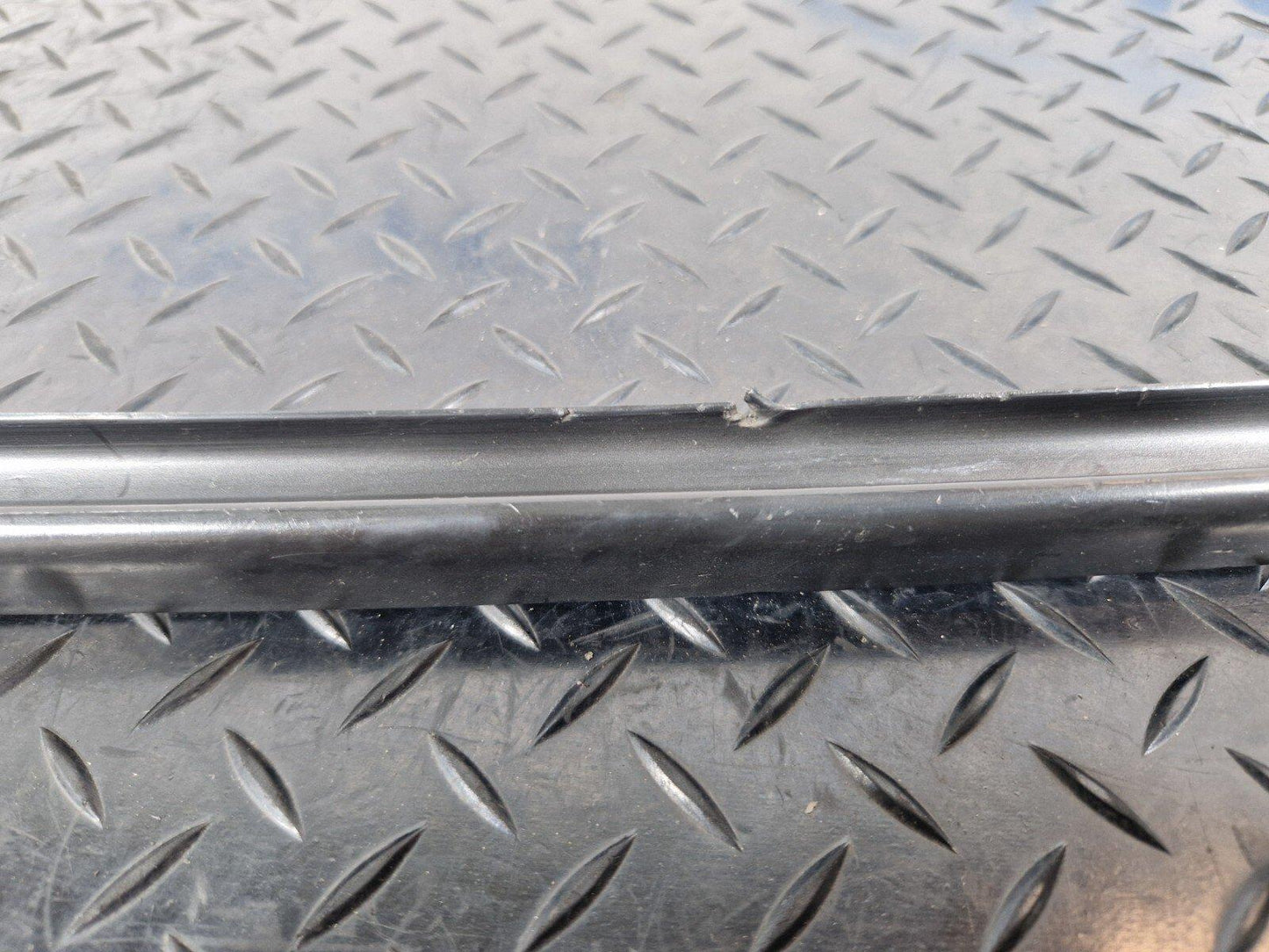 16-19 AUDI A4 B9 FRONT WINDSCREEN O/S WEATHERSTRIP MOULDING STRIP 8W0854328C