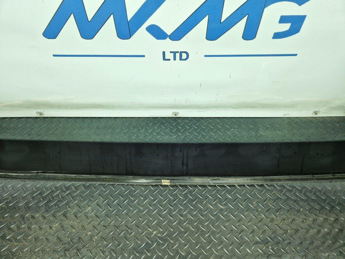10-18 VW TOUAREG 7P GENUINE FRONT WINDSCREEN WINDOW GLASS