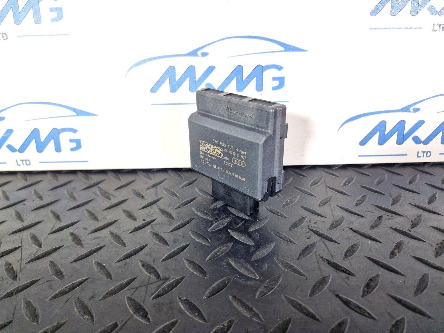 16-19 AUDI A4 B9 GENUINE OEM FUEL PUMP CONTROL MODULE 8W0906121B