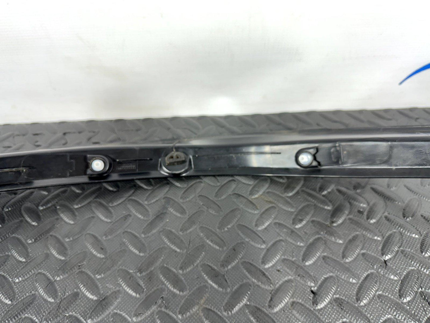 14-21 MERCEDES BENZ C CLASS GENUINE REAR PASSENGER SIDE BOOT WATER DRIP TRIM