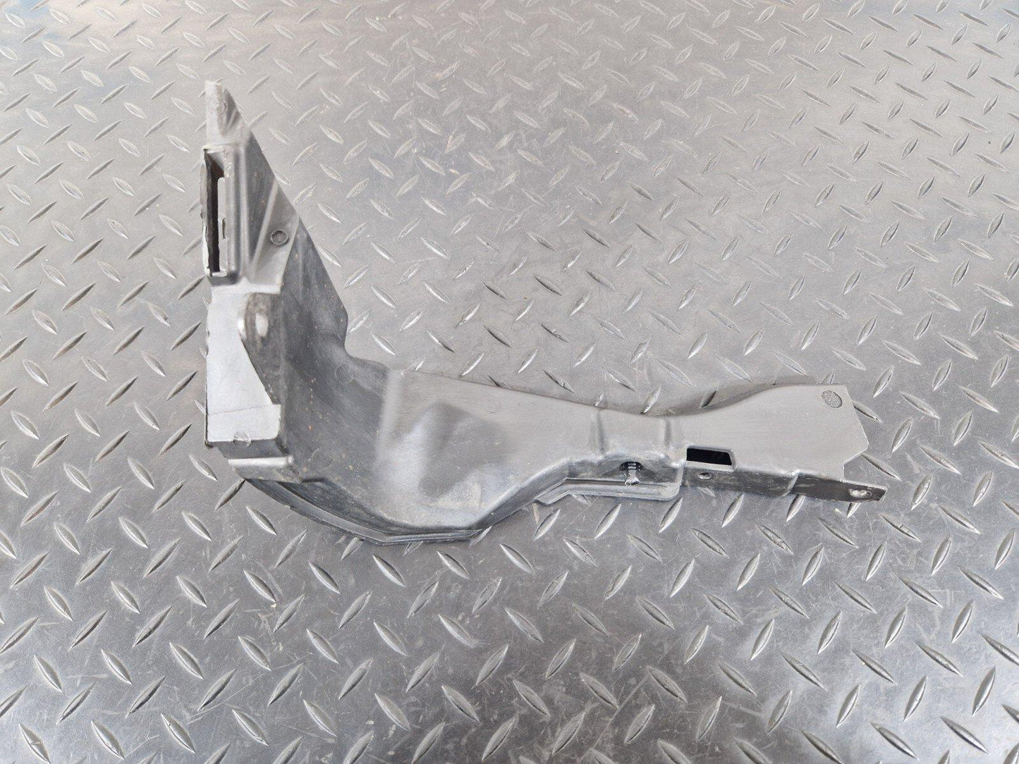 14-21 MERCEDES BENZ C300h W205 FRONT BUMPER MOUNTING BRACKET RIGHT A2058853965