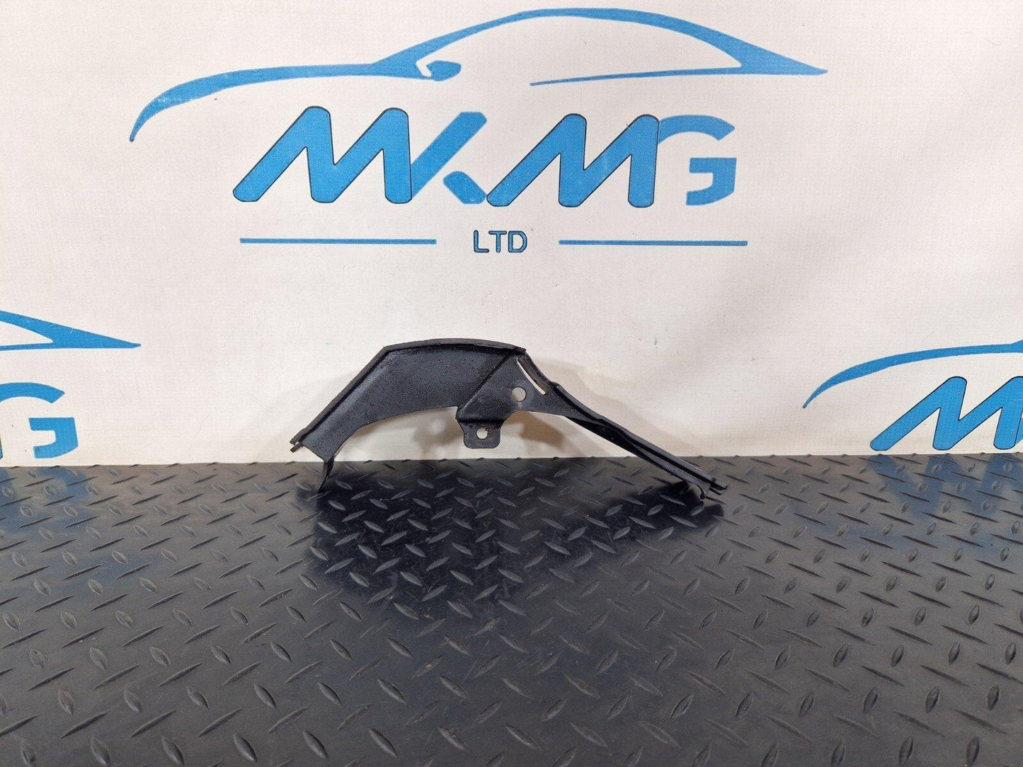 14-21 MERCEDES BENZ C300h W205 RIGHT OS REAR BUMPER MOUNTING BRACKET A2058854323