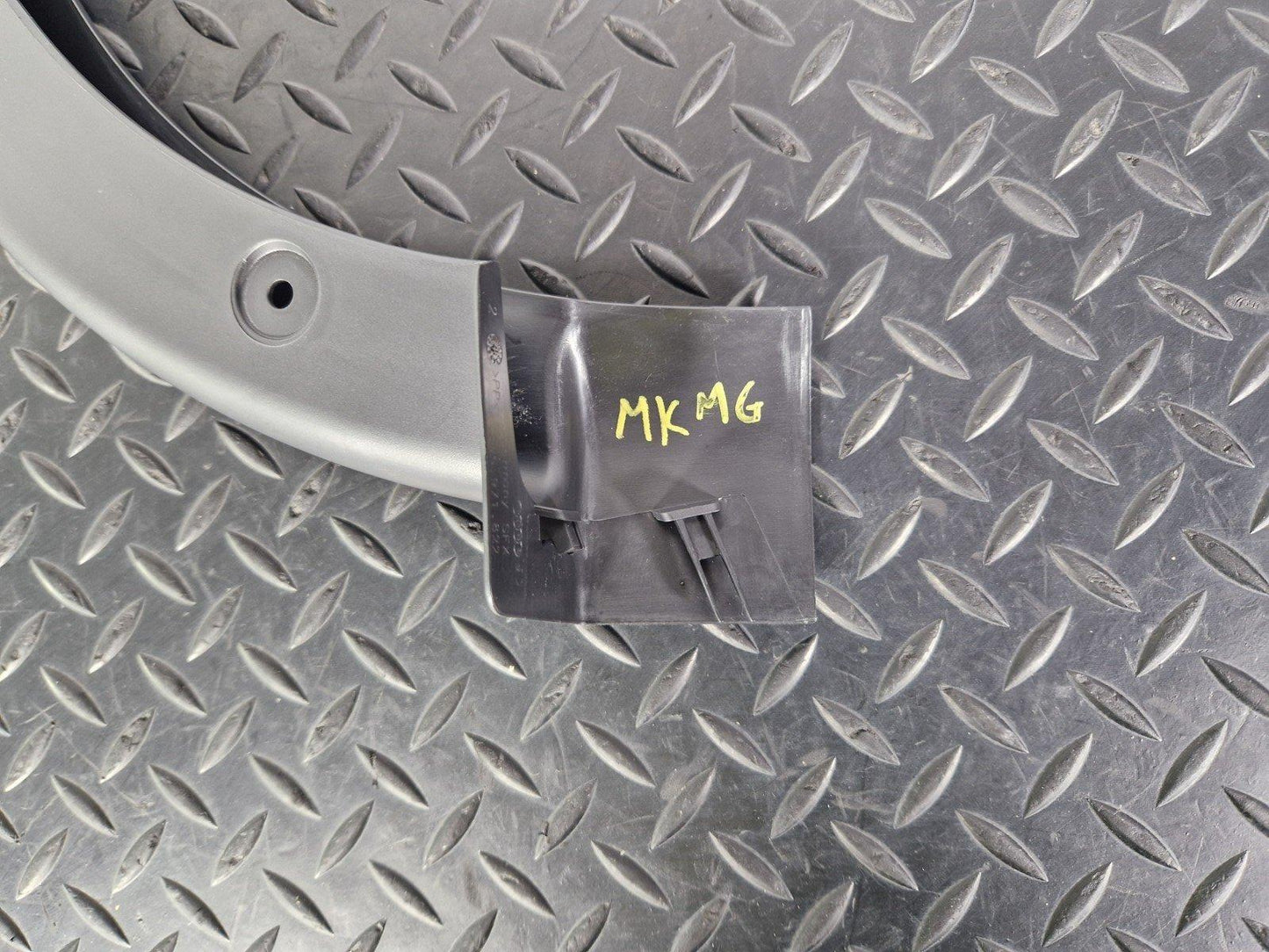16-19 AUDI A4 B9 GENUINE OEM BOOT LID RIGHT SIDE HINGE TRIM COVER 8W5971822