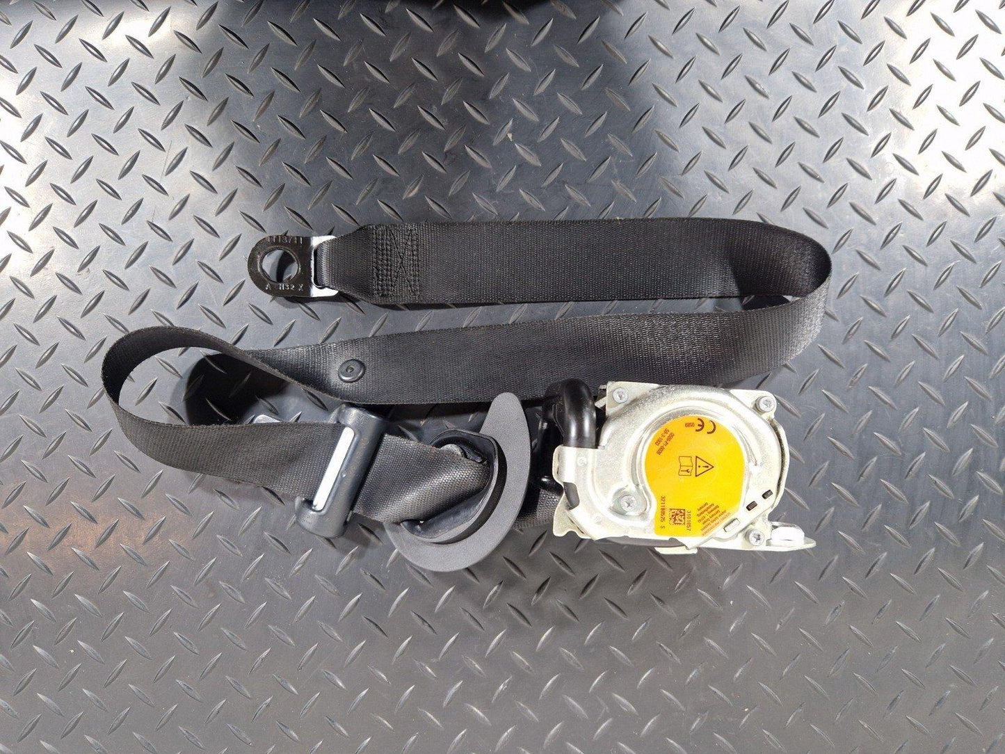 19-ON MERCEDES BENZ  B CLASS W247 FRONT LEFT PASSENGER SEAT BELT A2478600185