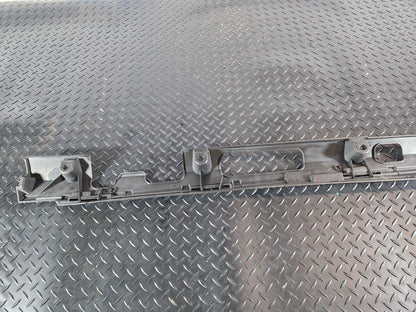 11-19 MERCEDES BENZ ML W166 OEM RIGHT SIDE SKIRT TRIMMING BRACKET A1666980227