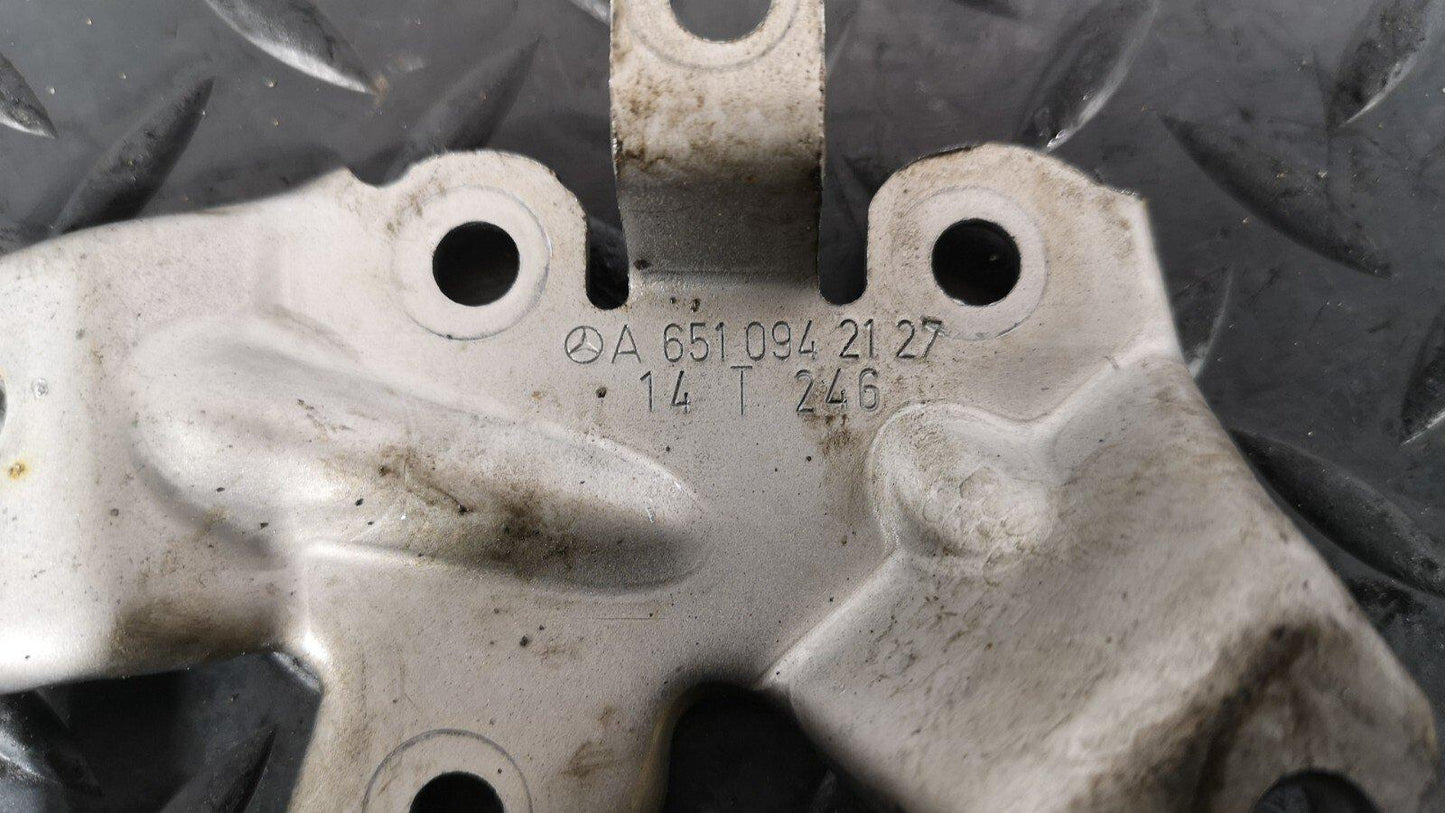 12-18 MERCEDES A B CLA-CLASS  1.8/2.1 CDI  TURBO PIPE BRACKET A6510942127