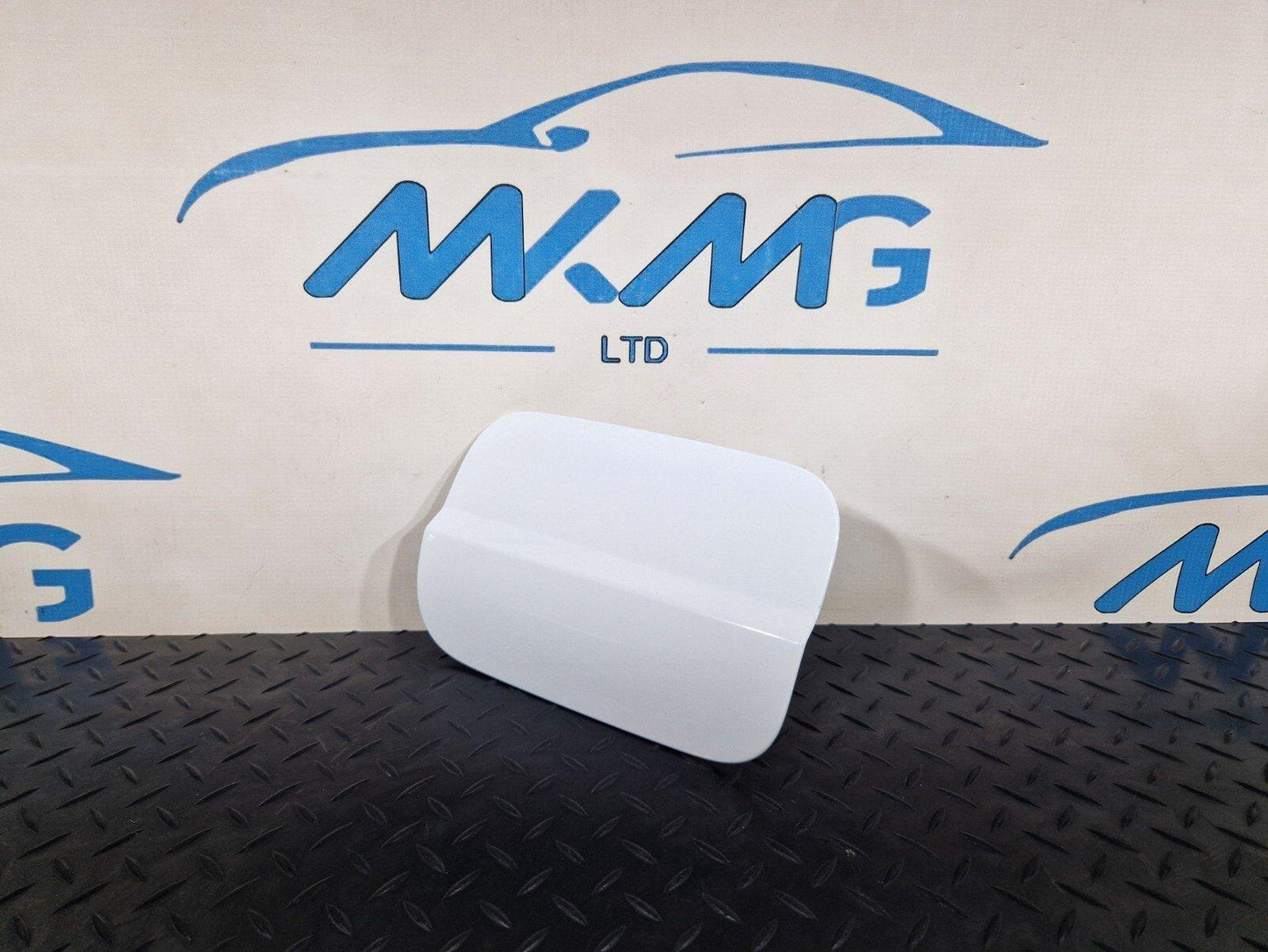 12-18 AUDI A6 C7 FUEL FILLER FLAP COVER LID IN WHITE LY9C 4G0809907