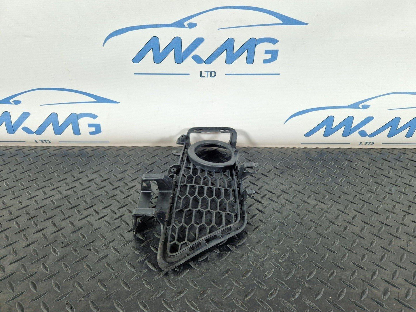 12-18 BMW 3 SERIES F30 LCI GENUINE FRONT BUMPER RIGHT GRID GRILLE TRIM 8062632