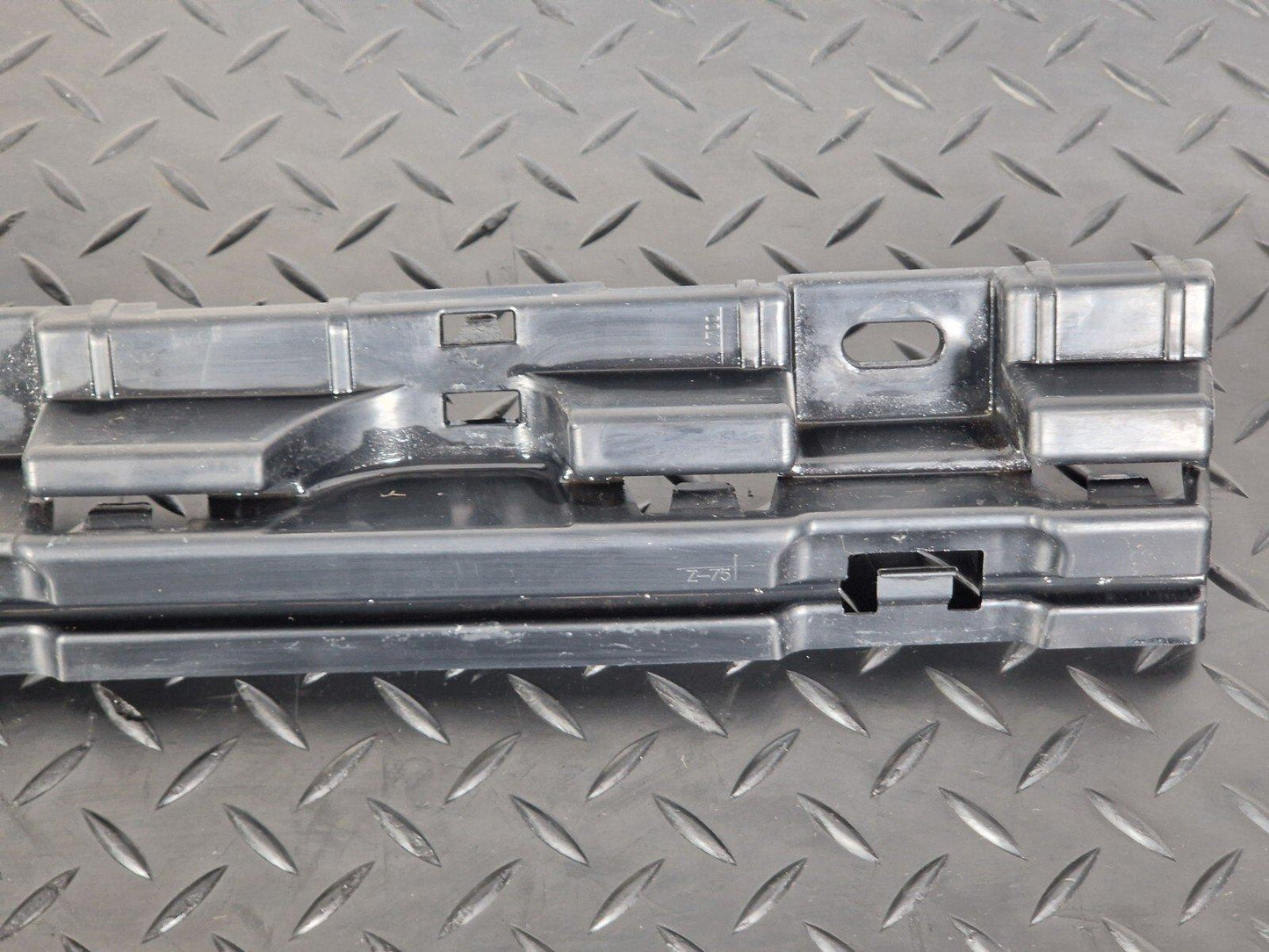 11-18 BMW 6 SERIES F06 SIDESKIRT BRACKET REAR DRIVER RIGHT SIDE 7276350