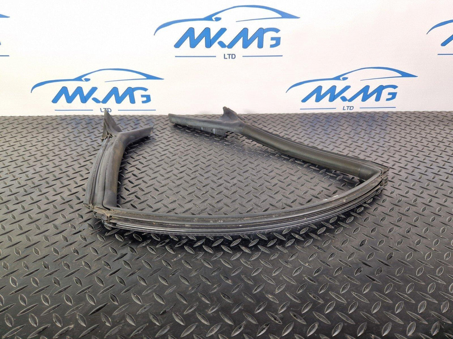 15-18 AUDI A7 4G GENUINE OEM REAR LEFT N/S UPPER DOOR RUBBER SEAL 4G8845695H