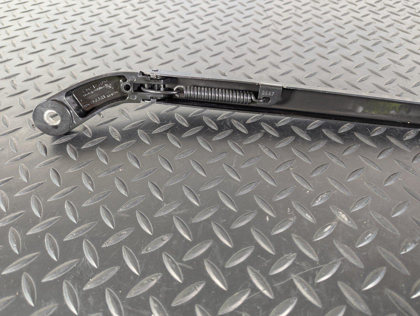 10-17 AUDI A8 4H FRONT LEFT WIPER ARM WITH BLADE 4H2955407A
