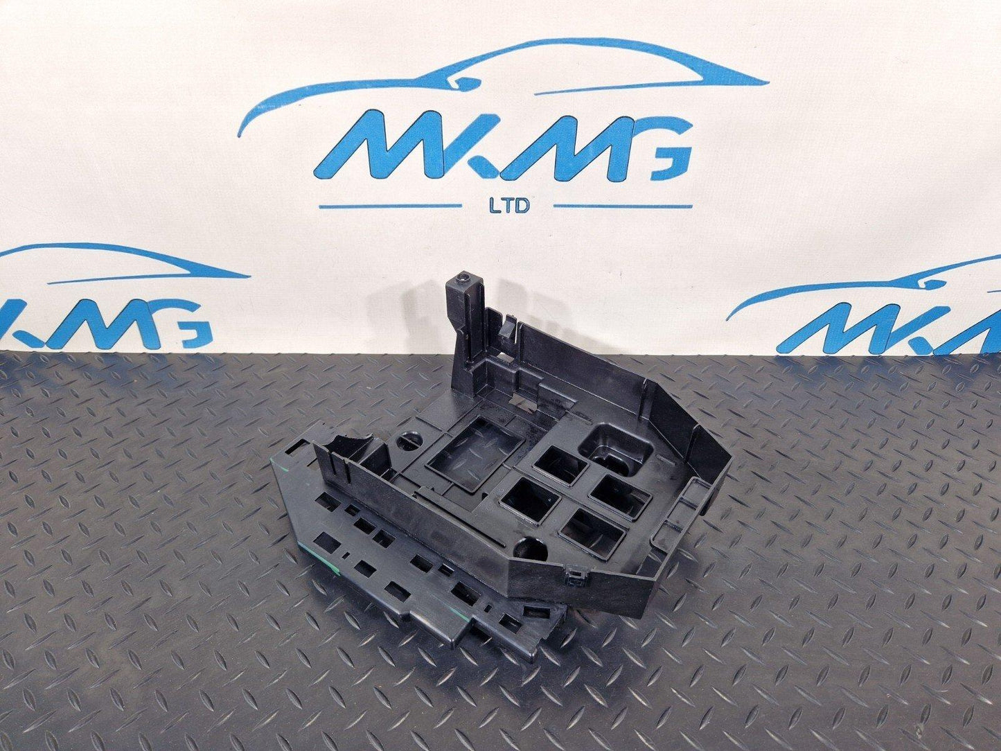 18-ON MERCEDES SPRINTER W907 W910 FOOTWELL FIREWALL CENTER BRACKET A9075451500