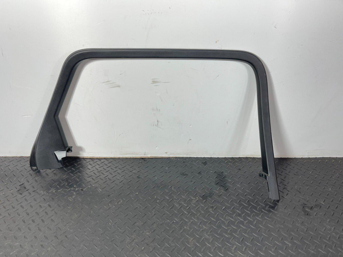 16-19 AUDI A4 B9 ESTATE GENUINE REAR LEFT NSR DOOR WINDOW FRAME TRIM 8W9867671