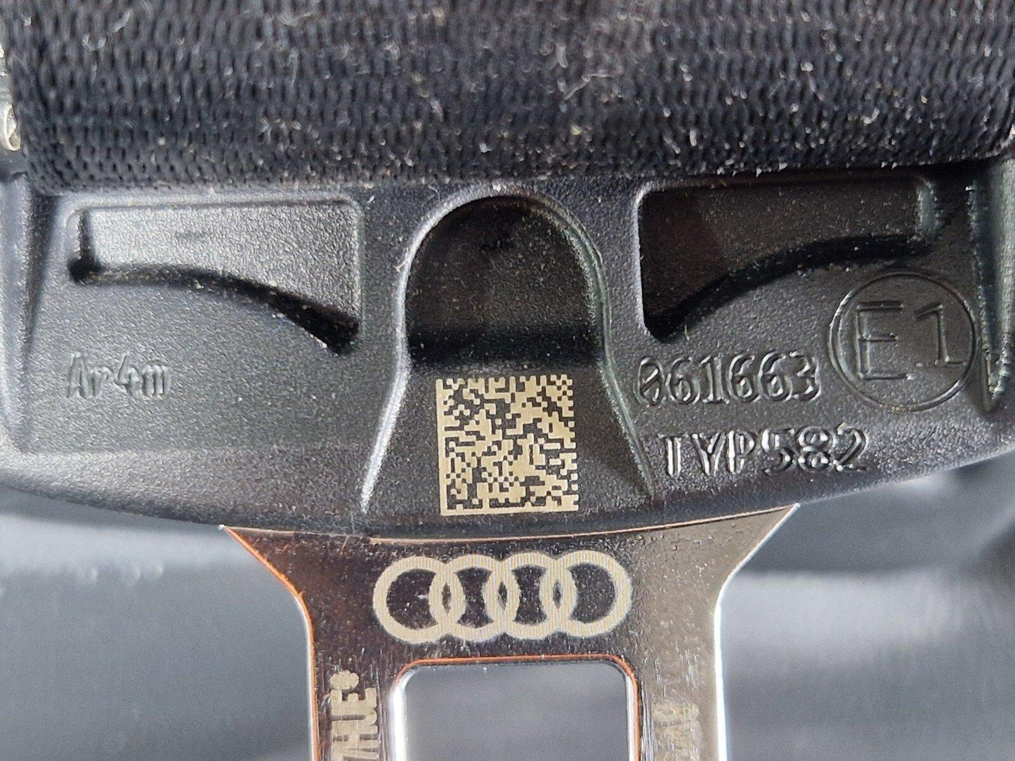 16-19 AUDI A4 AVANT B9 S-LINE REAR O/S DRIVERS SIDE HALF BLACK LEATHER  BACKREST