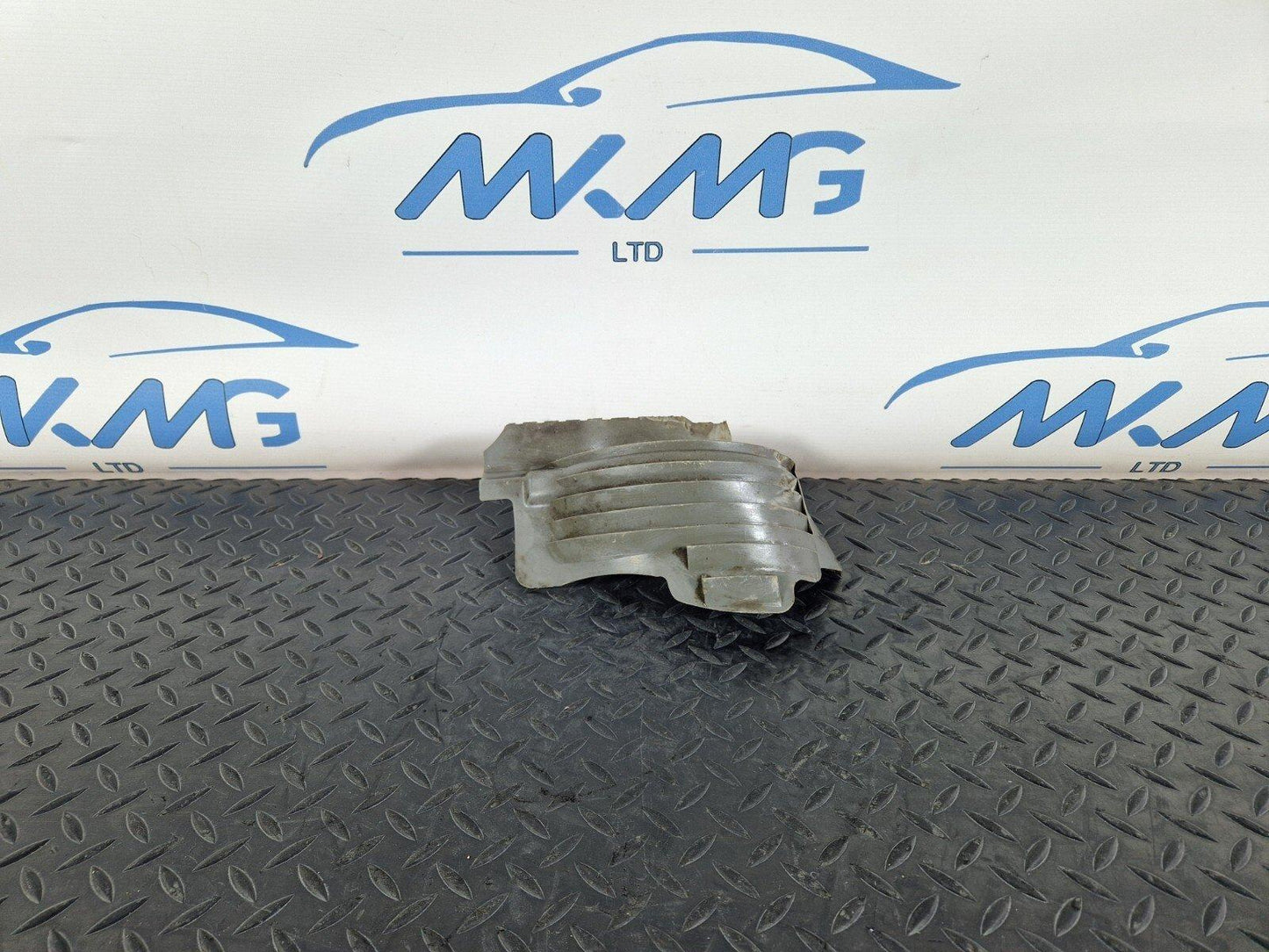 15-18 AUDI A7 4G REAR LEFT SPRING RUBBER COVER GUARD 8R0511539C