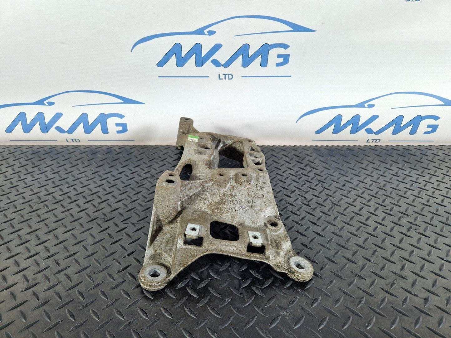 16-19 AUDI A4 B9 GENUINE OEM GEARBOX TRANSMISSION MOUNT BRACKET 8W0399262AE