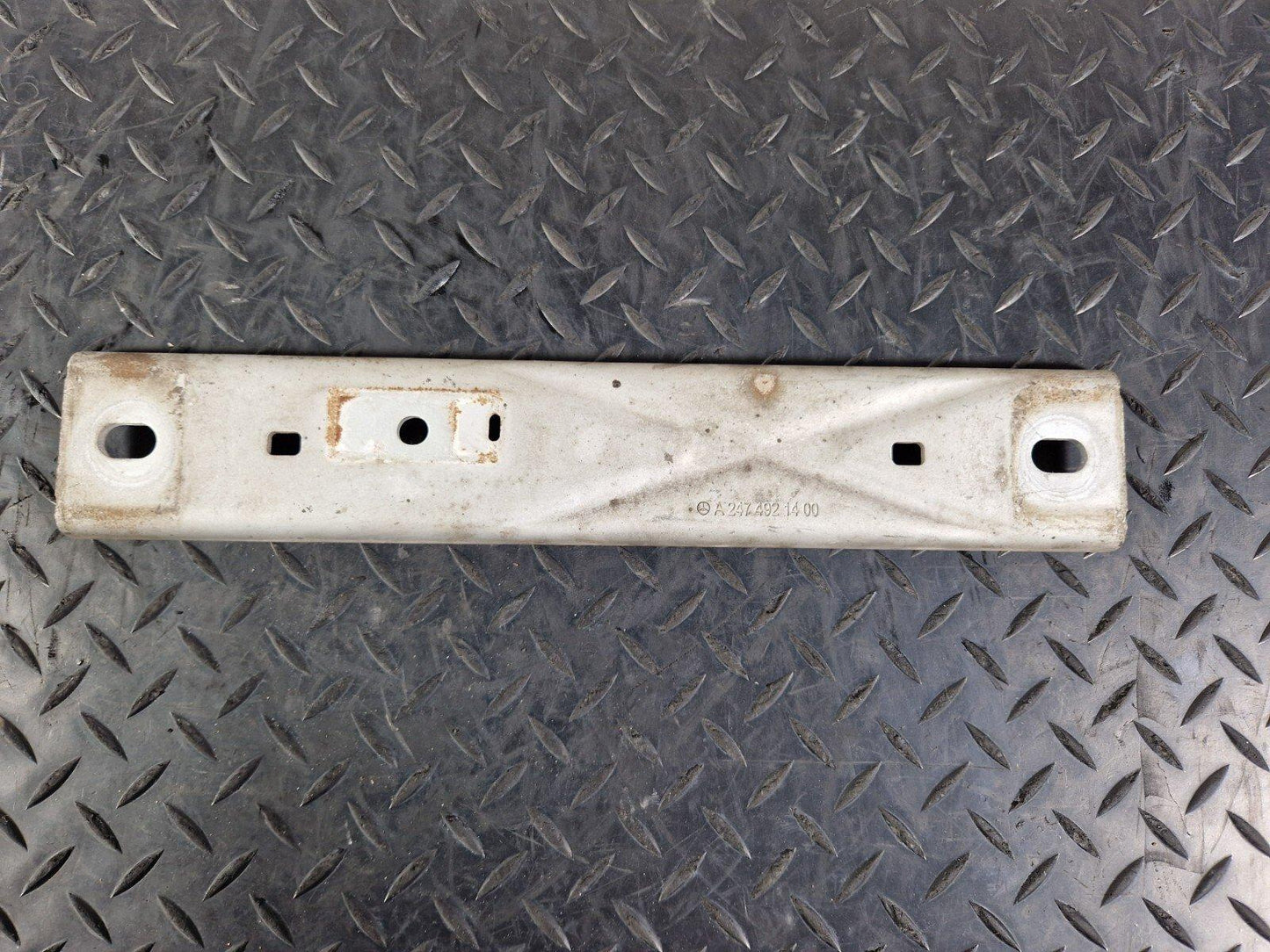 19-ON MERCEDES BENZ B CLASS W247 GENUINE EXHAUST HOLDER BRACKET A2474921400