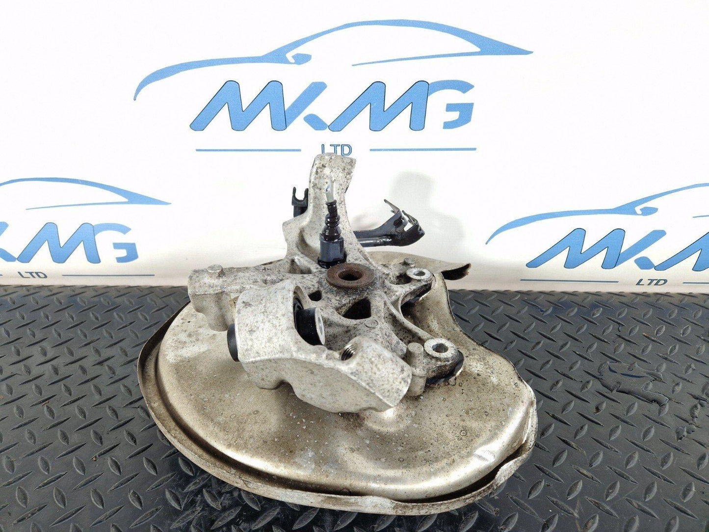 16-24 AUDI A5 F5 COUPE GENUINE REAR LEFT N/S WHEEL HUB & BEARING 8W0615611