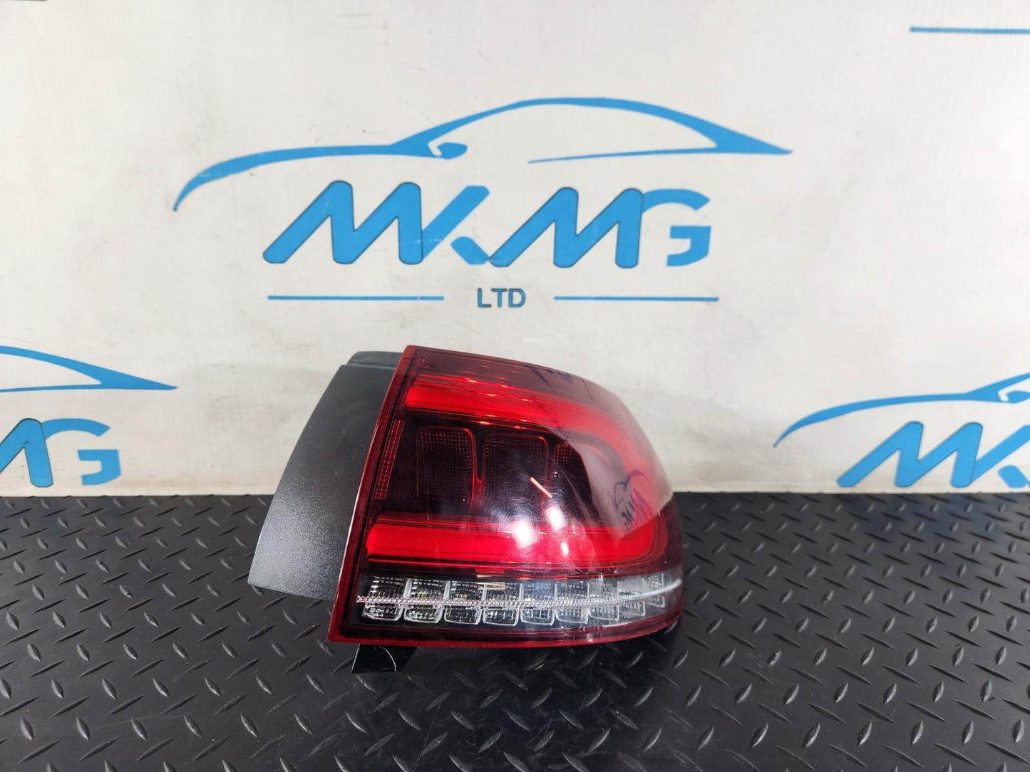 19-ON MERCEDES BENZ B CLASS W247 REAR O/S OUTER TAIL LIGHT A2479061002 DAMAGED