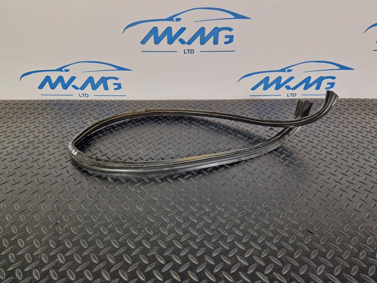 18-ON MERCEDES BENZ SPRINTER W907 W910 OEM BONNET RUBBER SEAL A9108870000